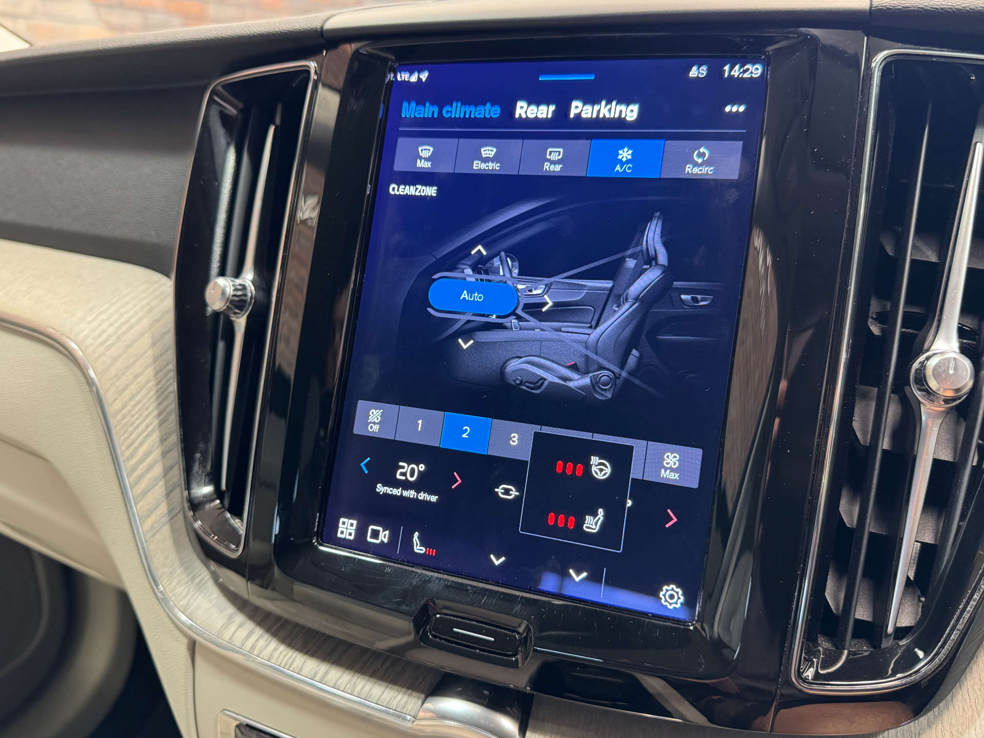 VOLVO XC60 2.0 XC60 + B4 MHEV AWD Auto 4WD 5dr #43