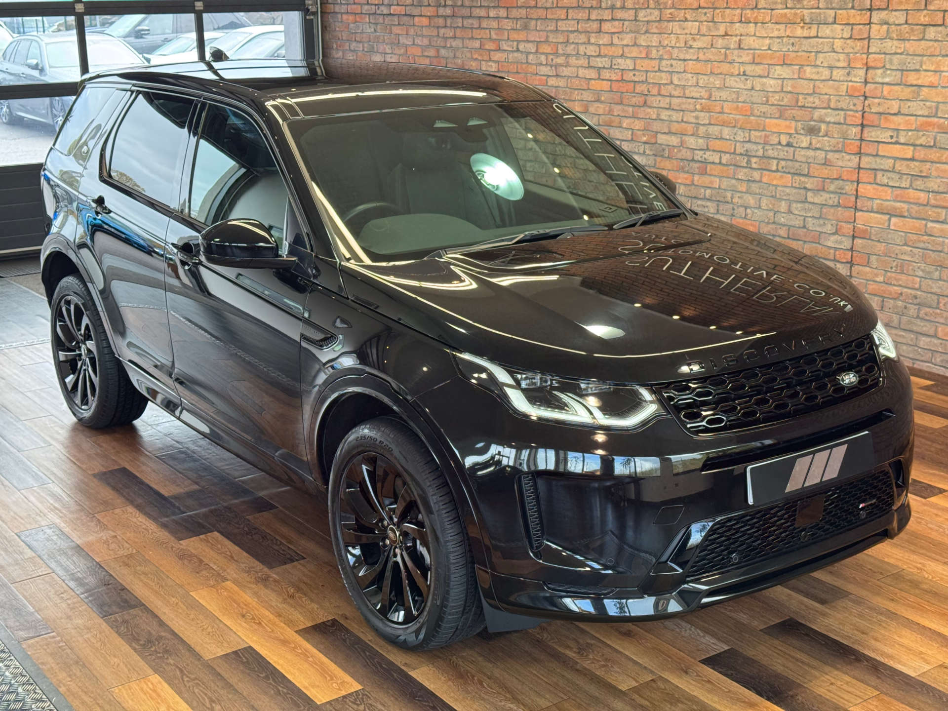 LAND ROVER DISCOVERY SPORT 1.5 Discovery Sport R-Dynamic HSE P300e Auto 4WD 5dr #4