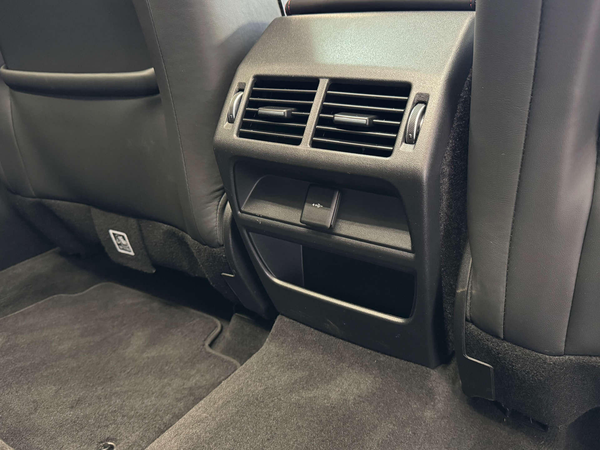 LAND ROVER DISCOVERY SPORT 1.5 Discovery Sport R-Dynamic HSE P300e Auto 4WD 5dr #25