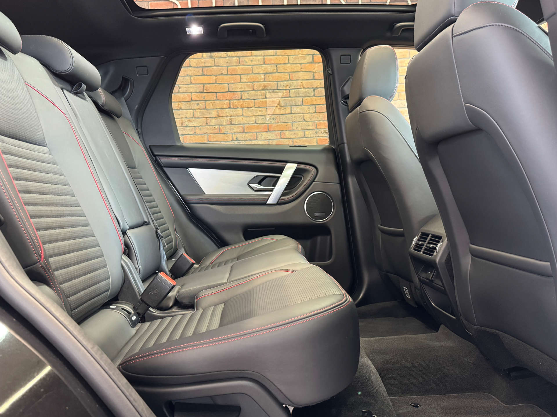 LAND ROVER DISCOVERY SPORT 1.5 Discovery Sport R-Dynamic HSE P300e Auto 4WD 5dr #26