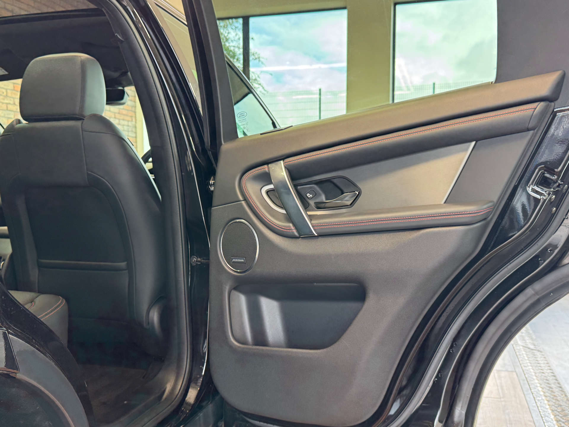 LAND ROVER DISCOVERY SPORT 1.5 Discovery Sport R-Dynamic HSE P300e Auto 4WD 5dr #28