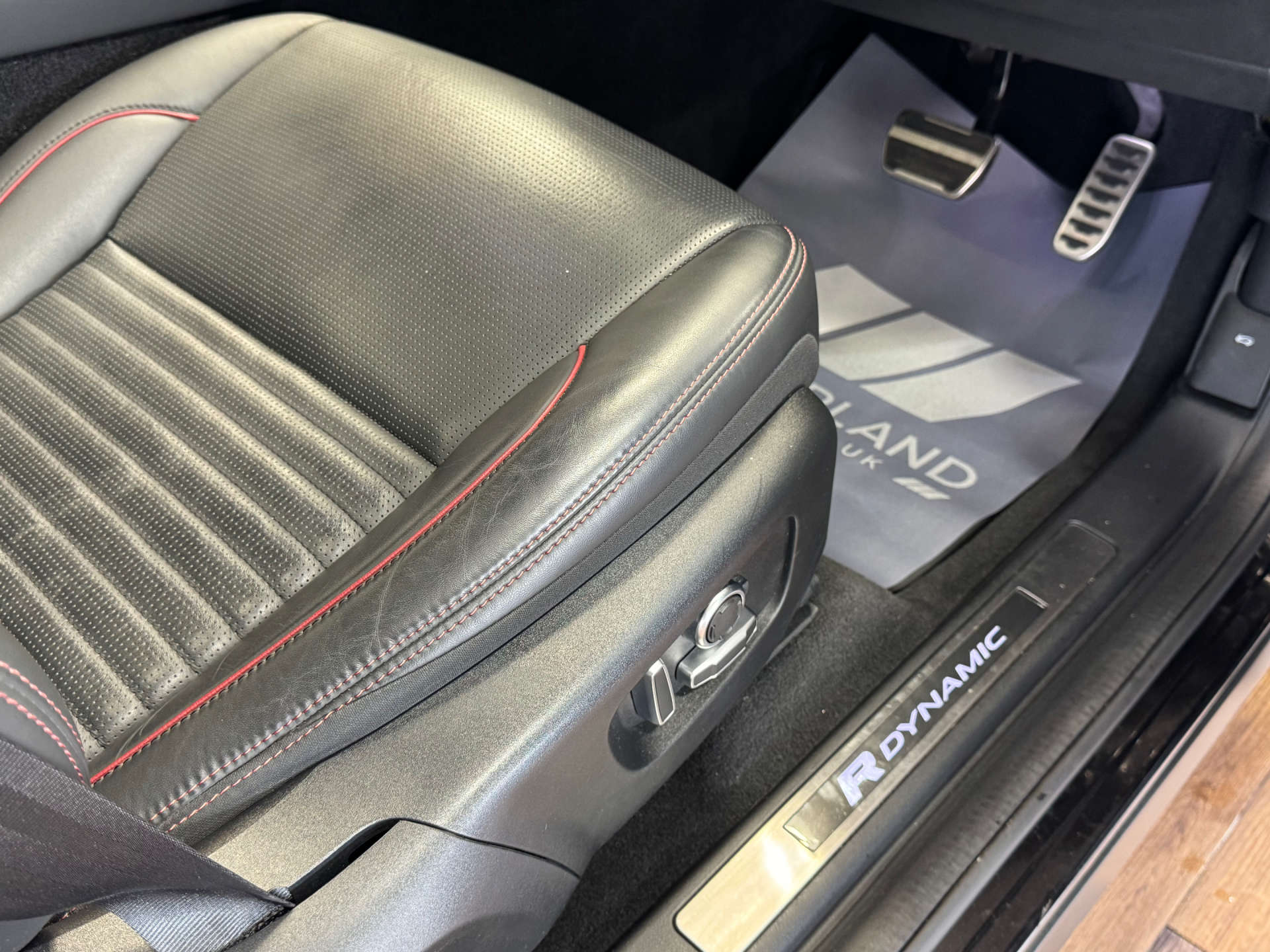 LAND ROVER DISCOVERY SPORT 1.5 Discovery Sport R-Dynamic HSE P300e Auto 4WD 5dr #31