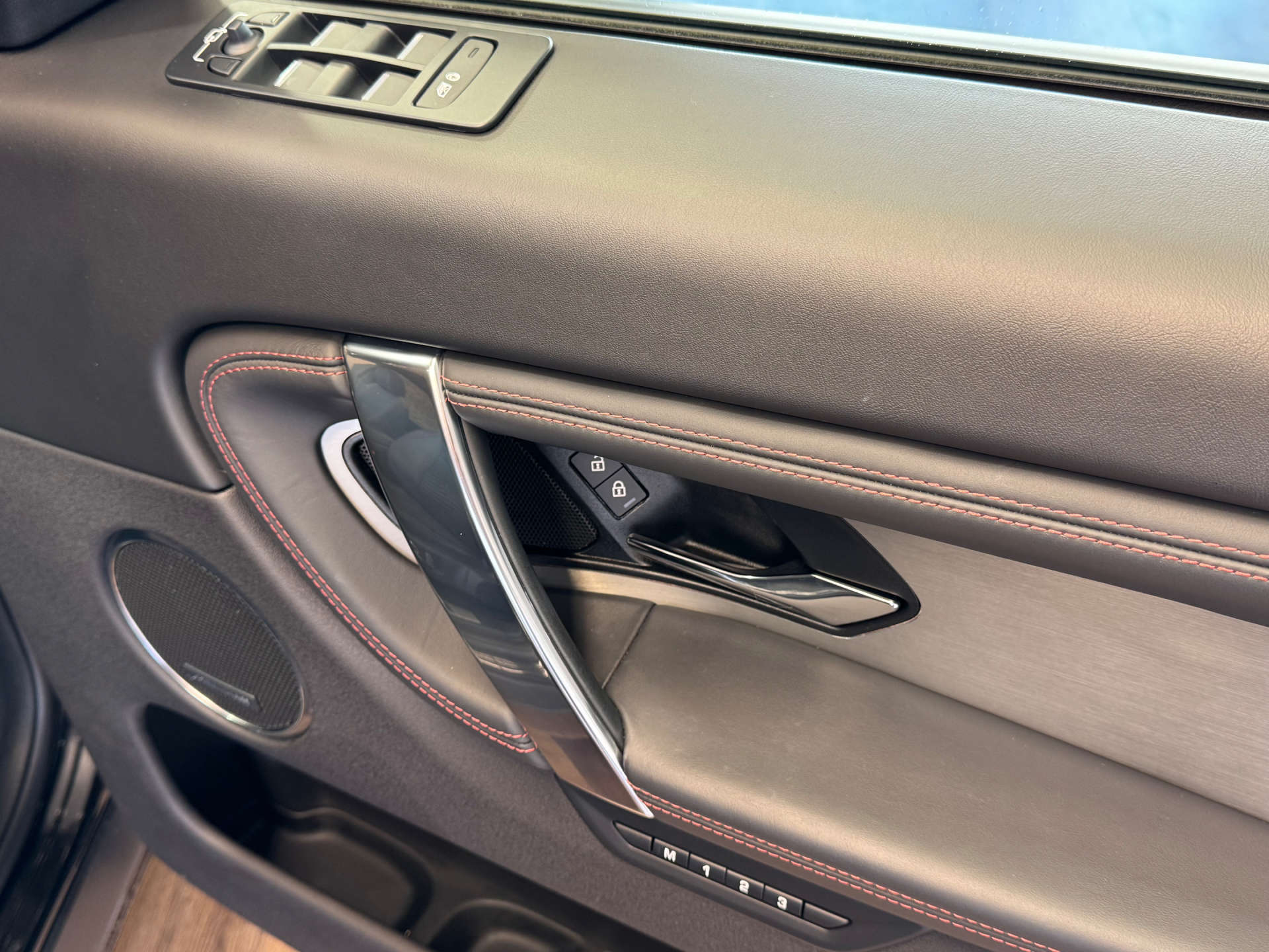 LAND ROVER DISCOVERY SPORT 1.5 Discovery Sport R-Dynamic HSE P300e Auto 4WD 5dr #35