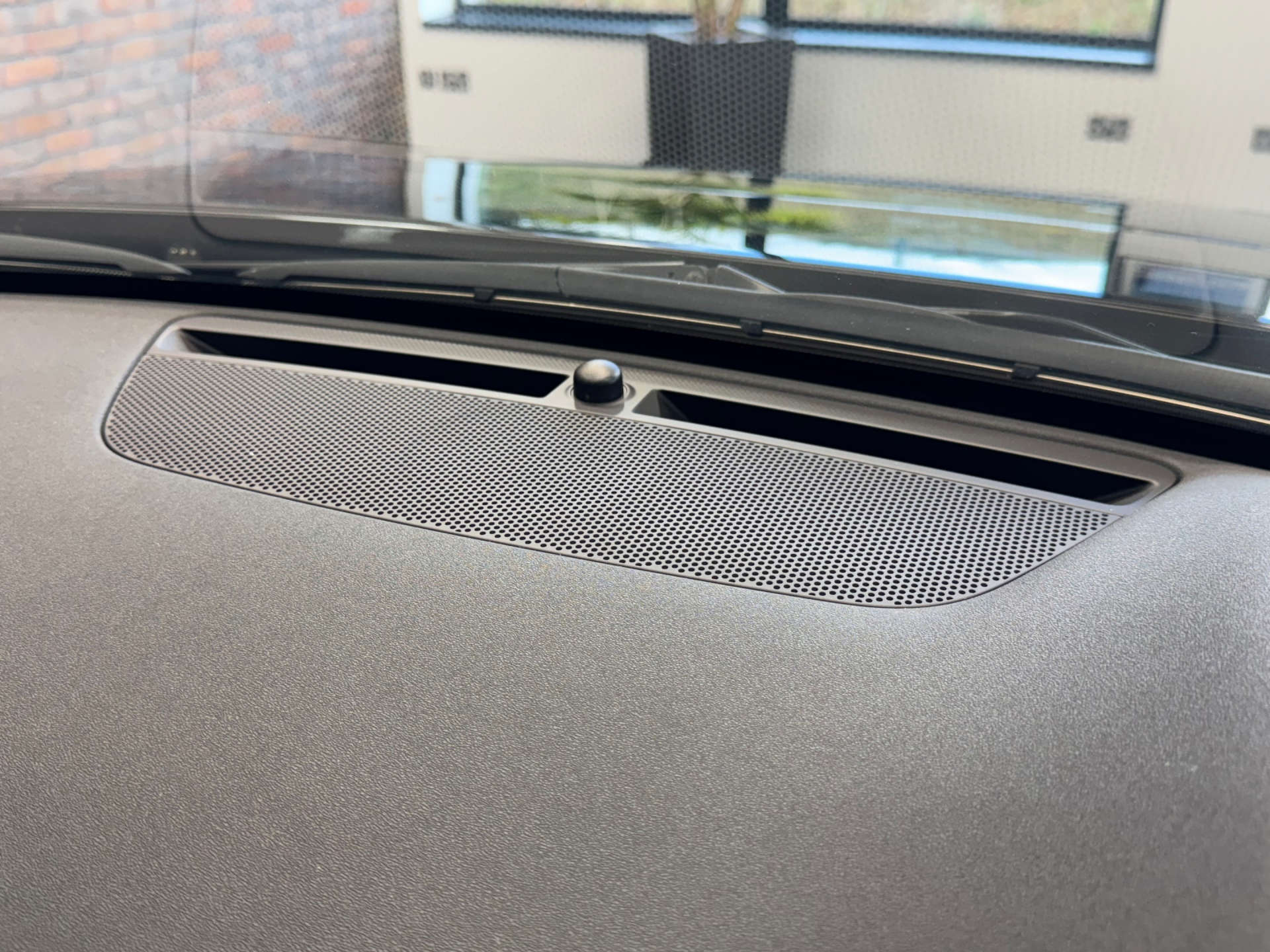 LAND ROVER DISCOVERY SPORT 1.5 Discovery Sport R-Dynamic HSE P300e Auto 4WD 5dr #36