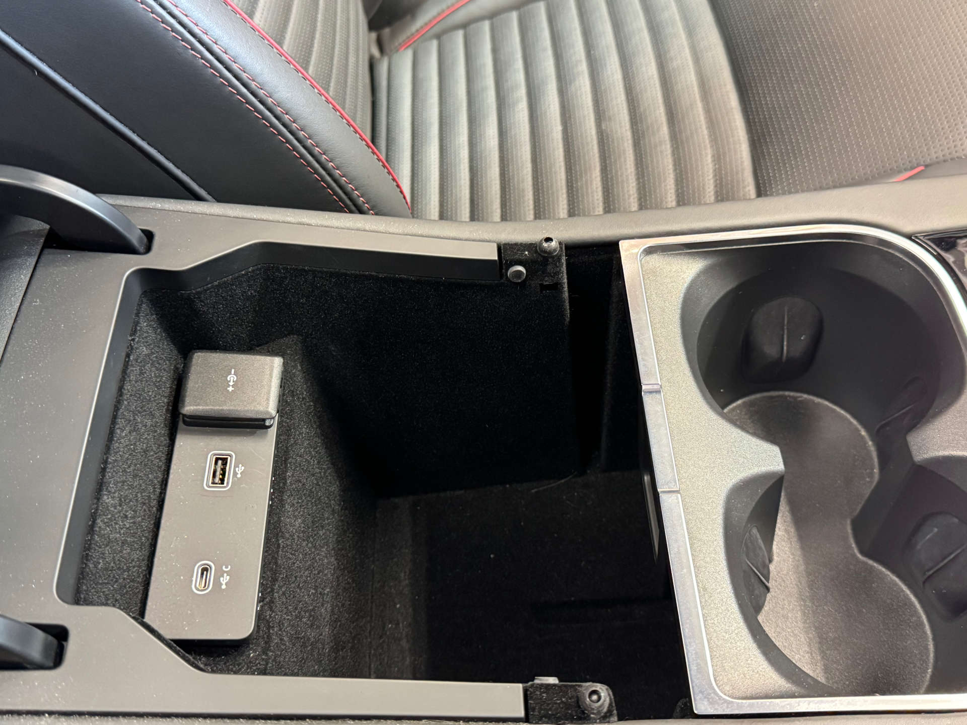 LAND ROVER DISCOVERY SPORT 1.5 Discovery Sport R-Dynamic HSE P300e Auto 4WD 5dr #47