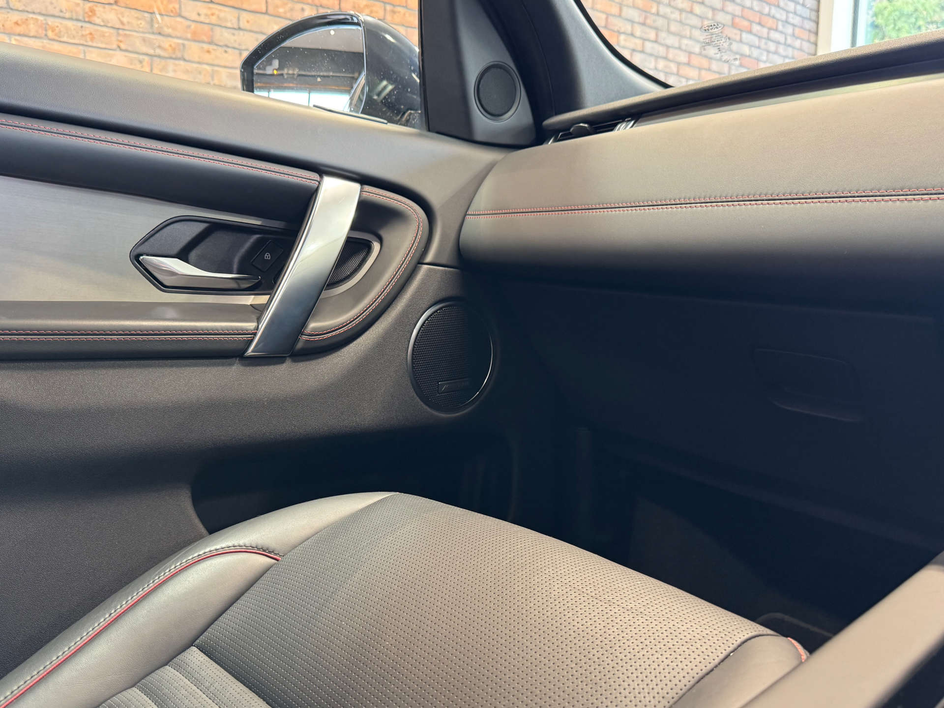 LAND ROVER DISCOVERY SPORT 1.5 Discovery Sport R-Dynamic HSE P300e Auto 4WD 5dr #48