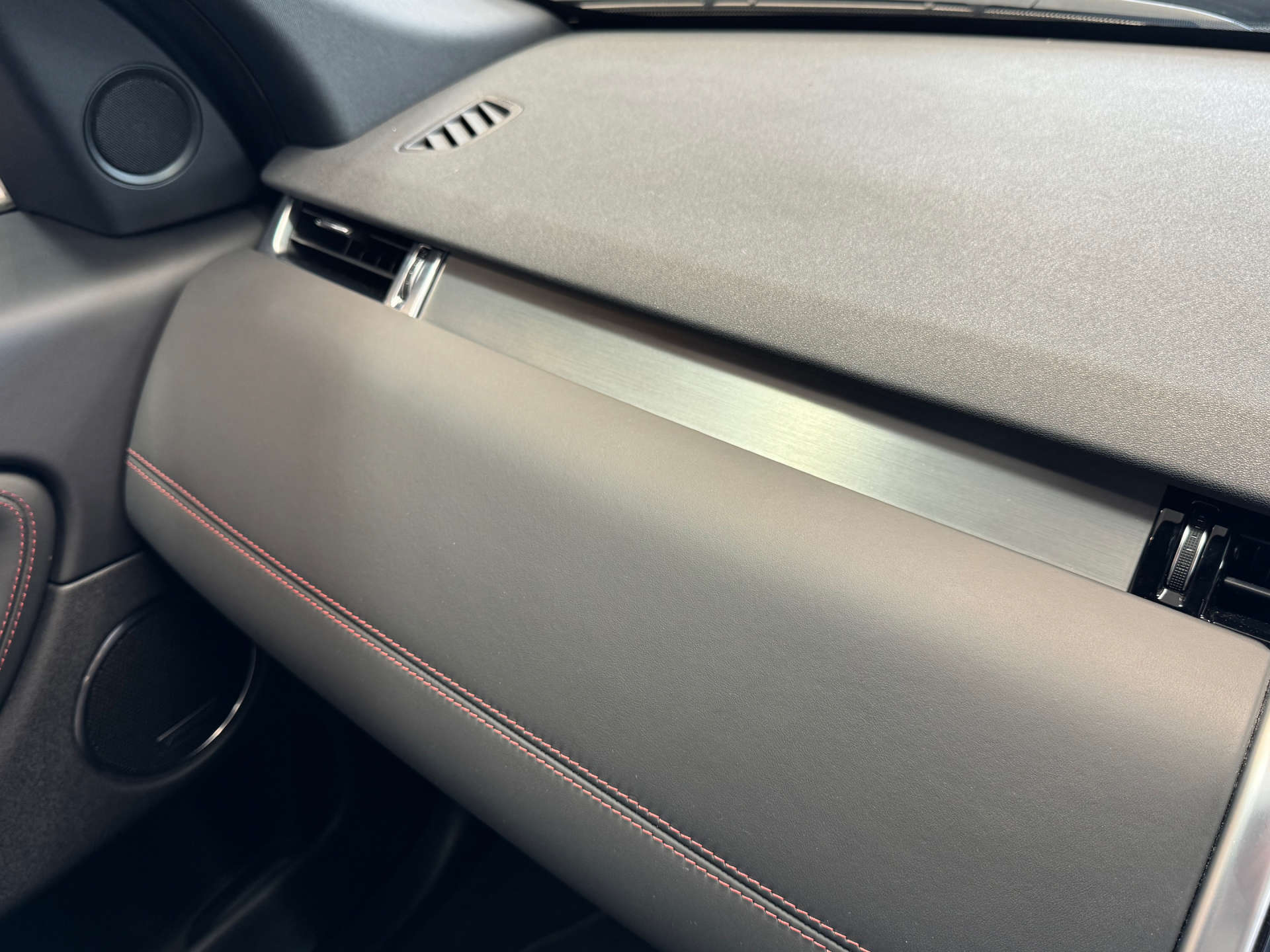 LAND ROVER DISCOVERY SPORT 1.5 Discovery Sport R-Dynamic HSE P300e Auto 4WD 5dr #50