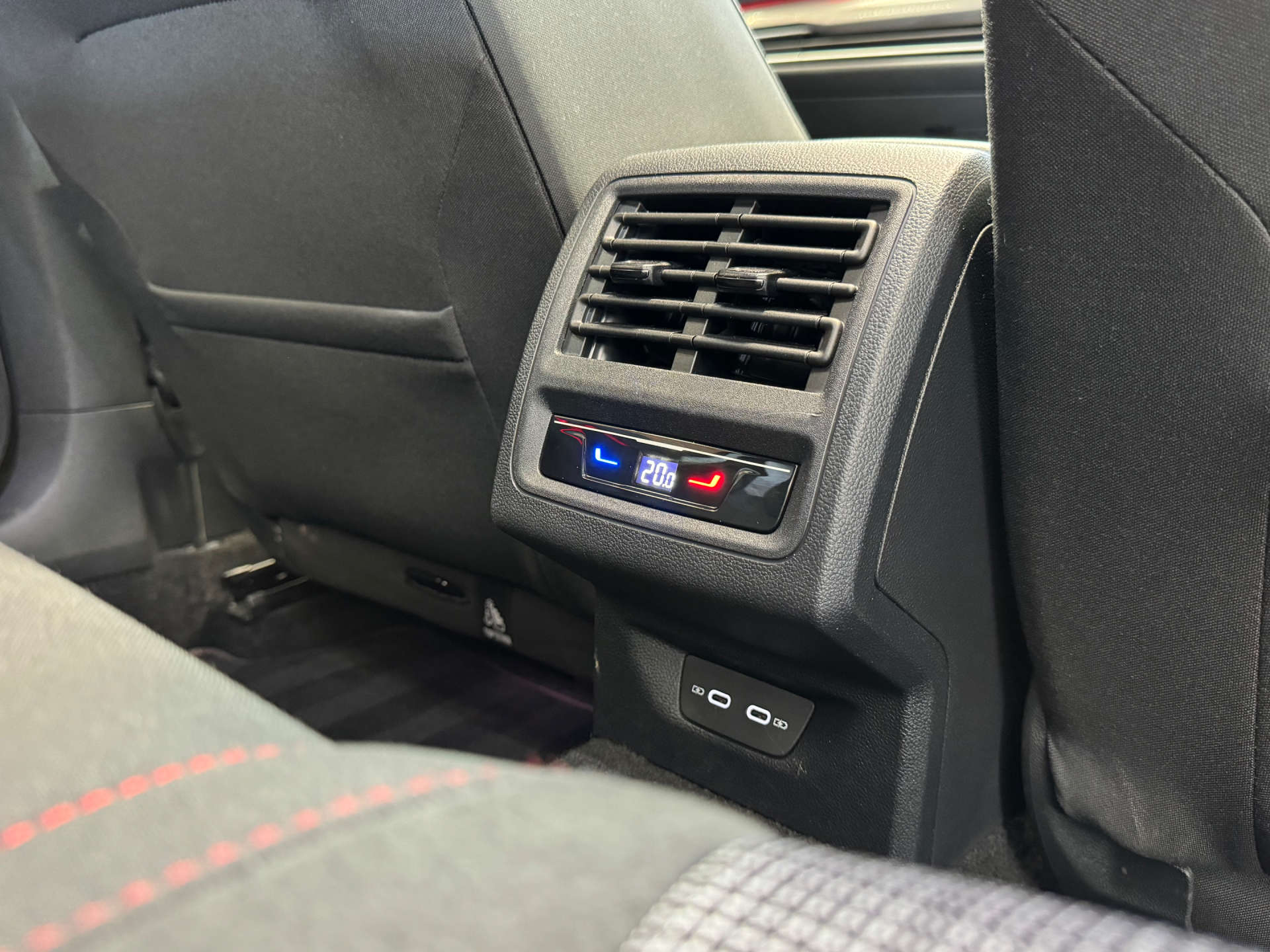 VOLKSWAGEN GOLF 2.0 Golf GTi TSi Semi-Auto 5dr #27