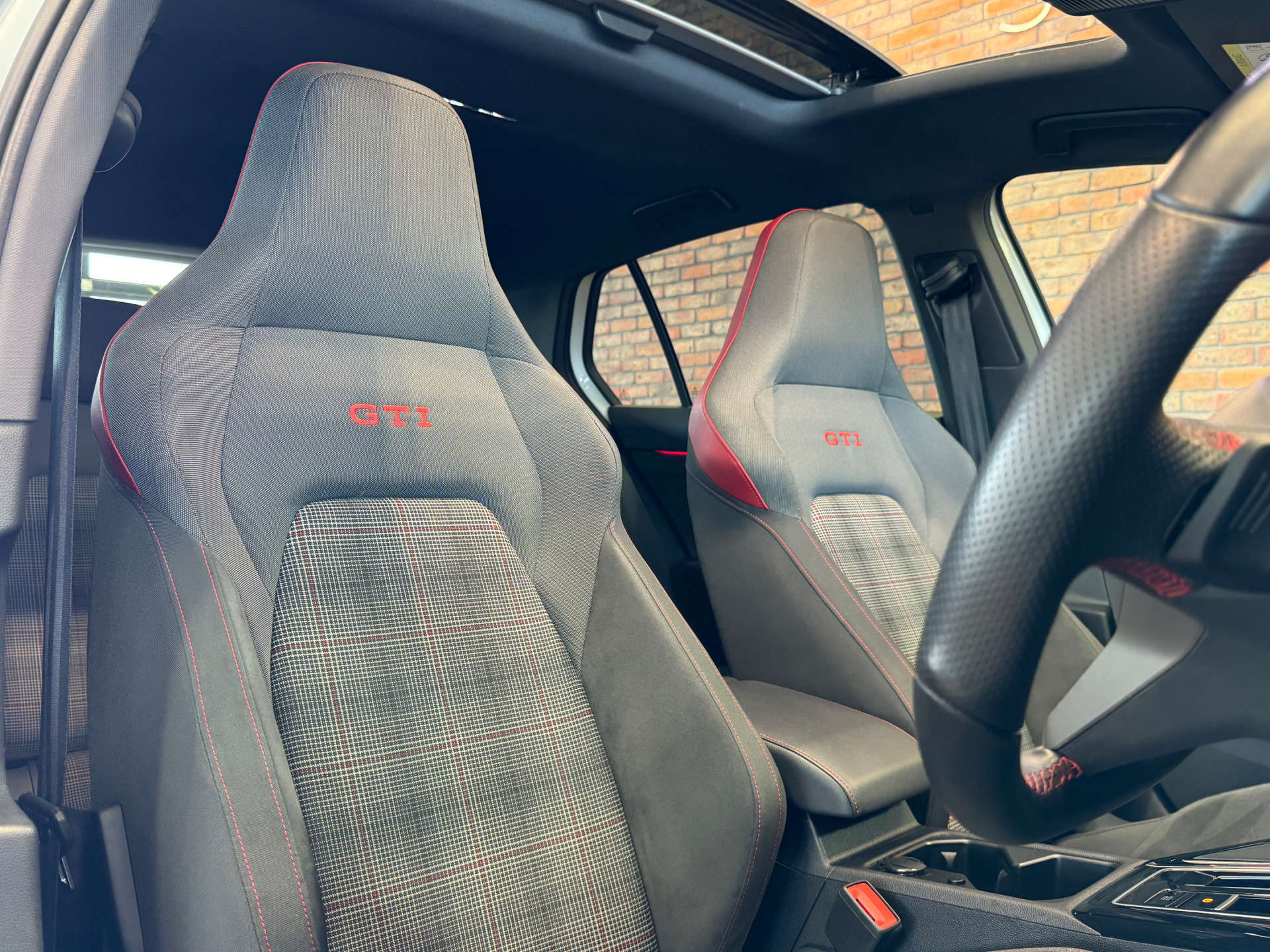 VOLKSWAGEN GOLF 2.0 Golf GTi TSi Semi-Auto 5dr #32