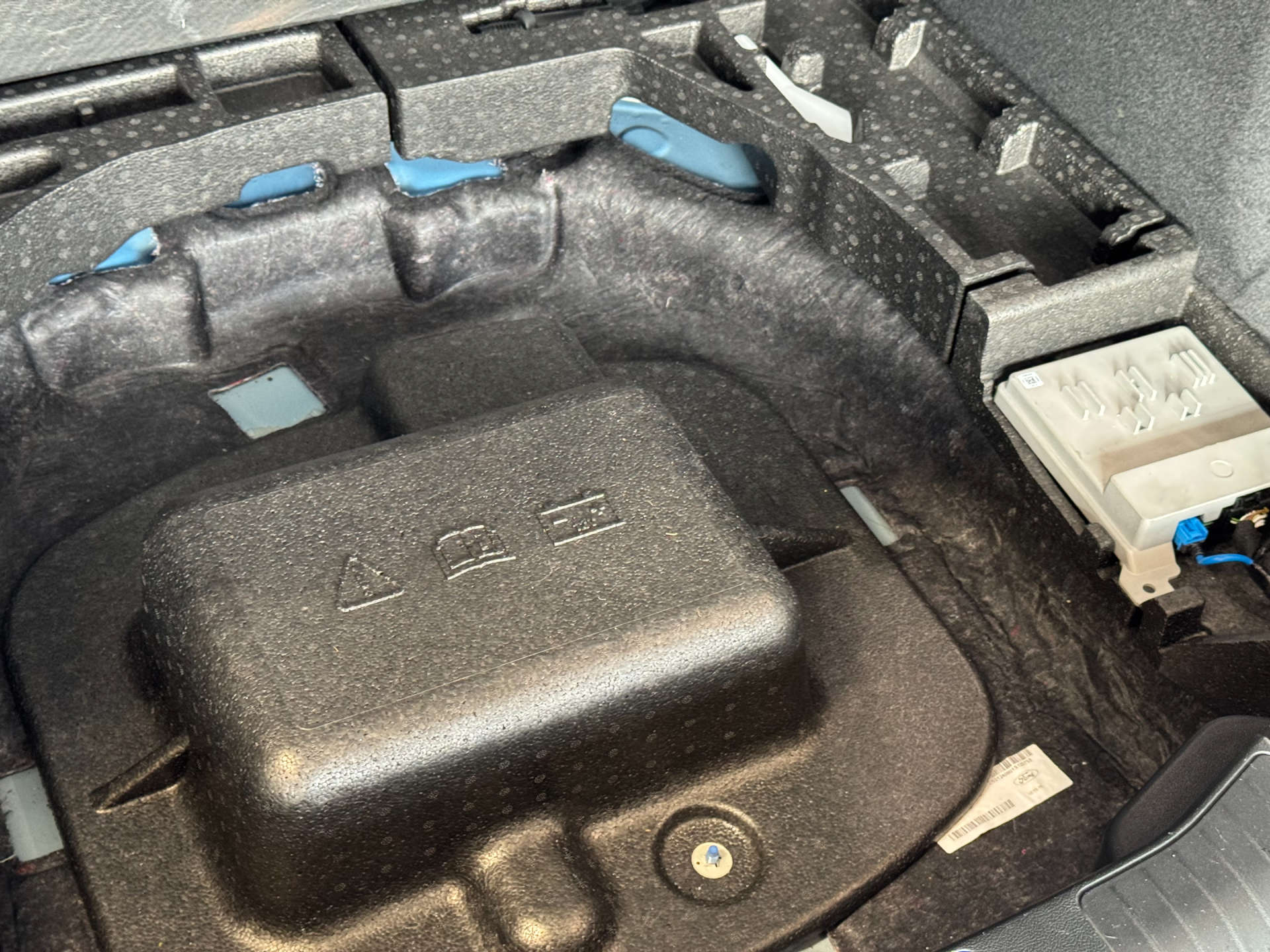 FORD KUGA 2.5 Kuga Active HEV CVT 5dr #23