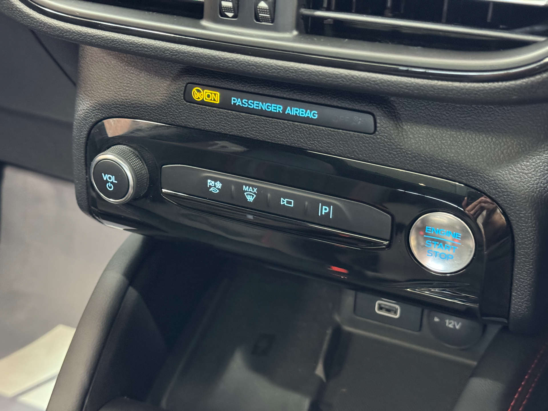 FORD KUGA 2.5 Kuga Active HEV CVT 5dr #45