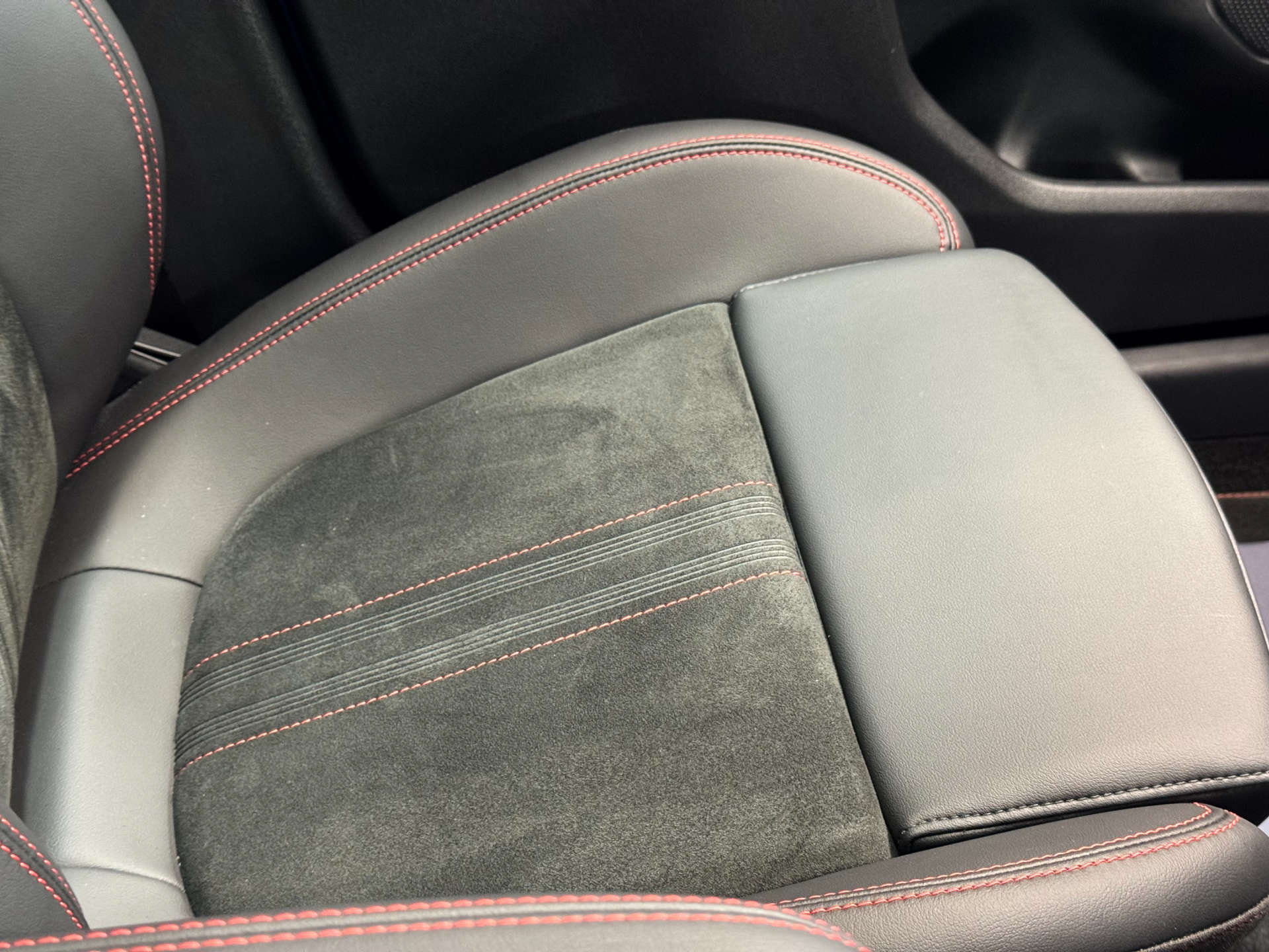 FORD KUGA 2.5 Kuga Active HEV CVT 5dr #51