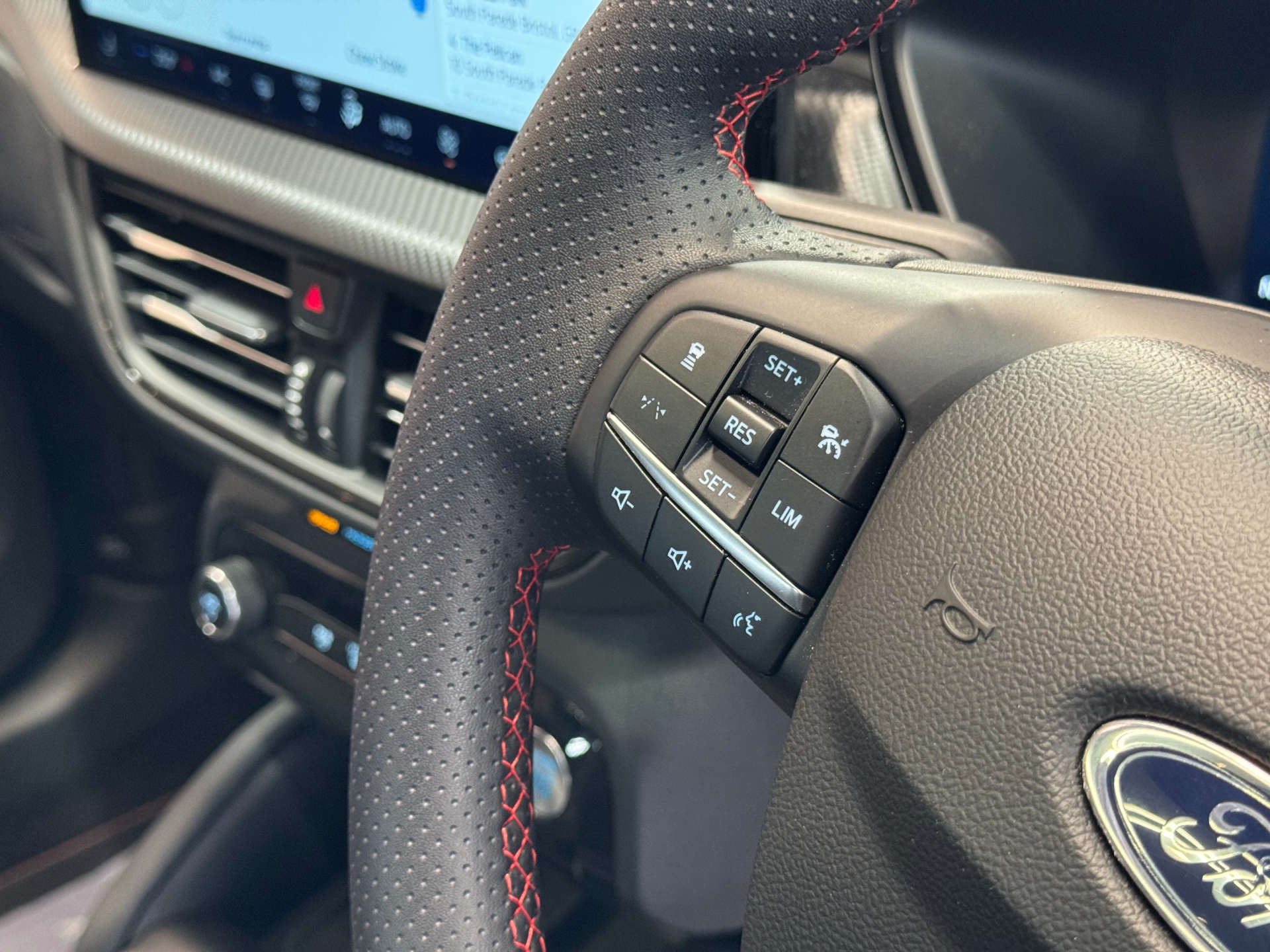 FORD KUGA 2.5 Kuga Active HEV CVT 5dr #54