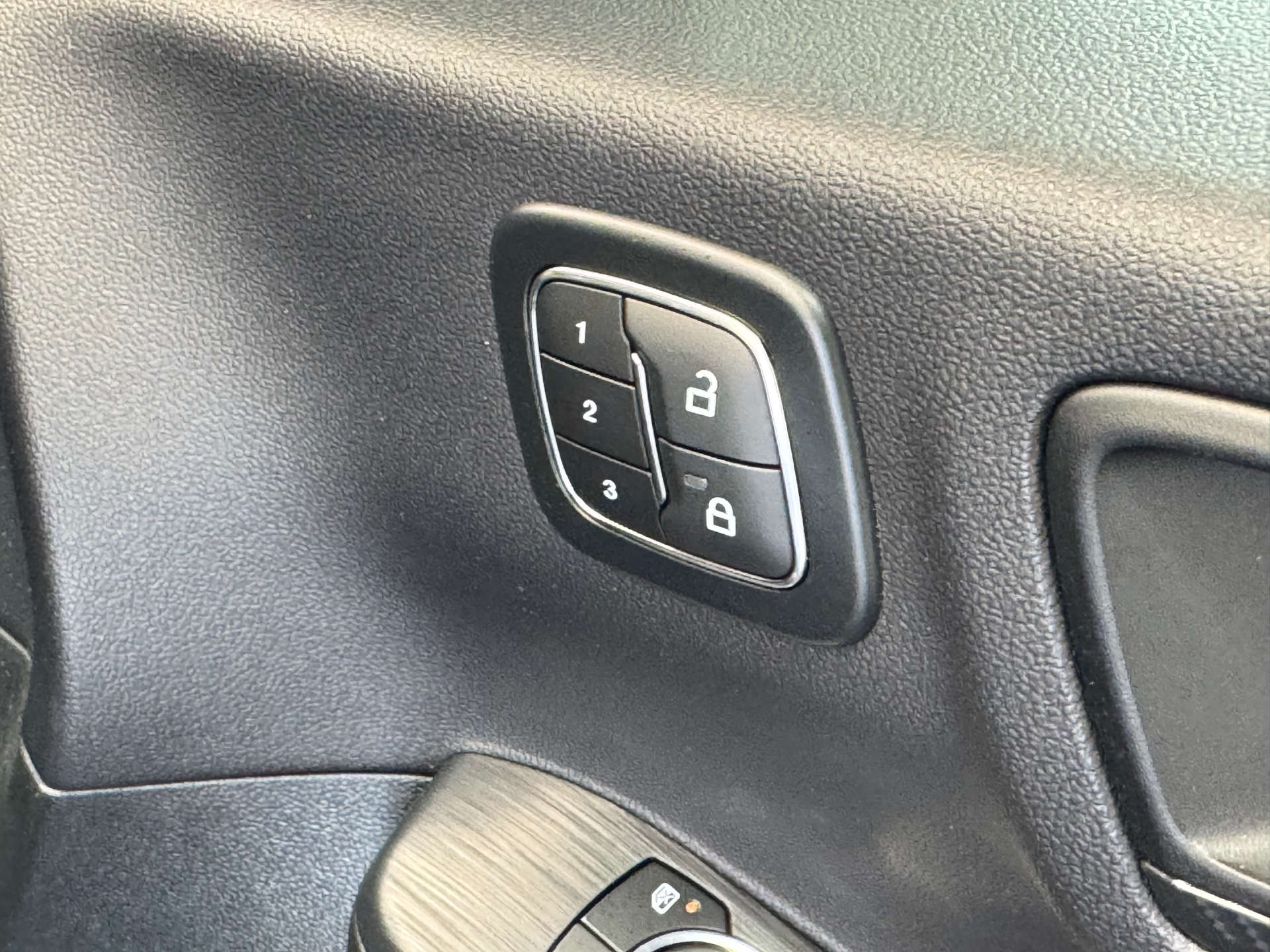 FORD KUGA 2.5 Kuga Active HEV CVT 5dr #57