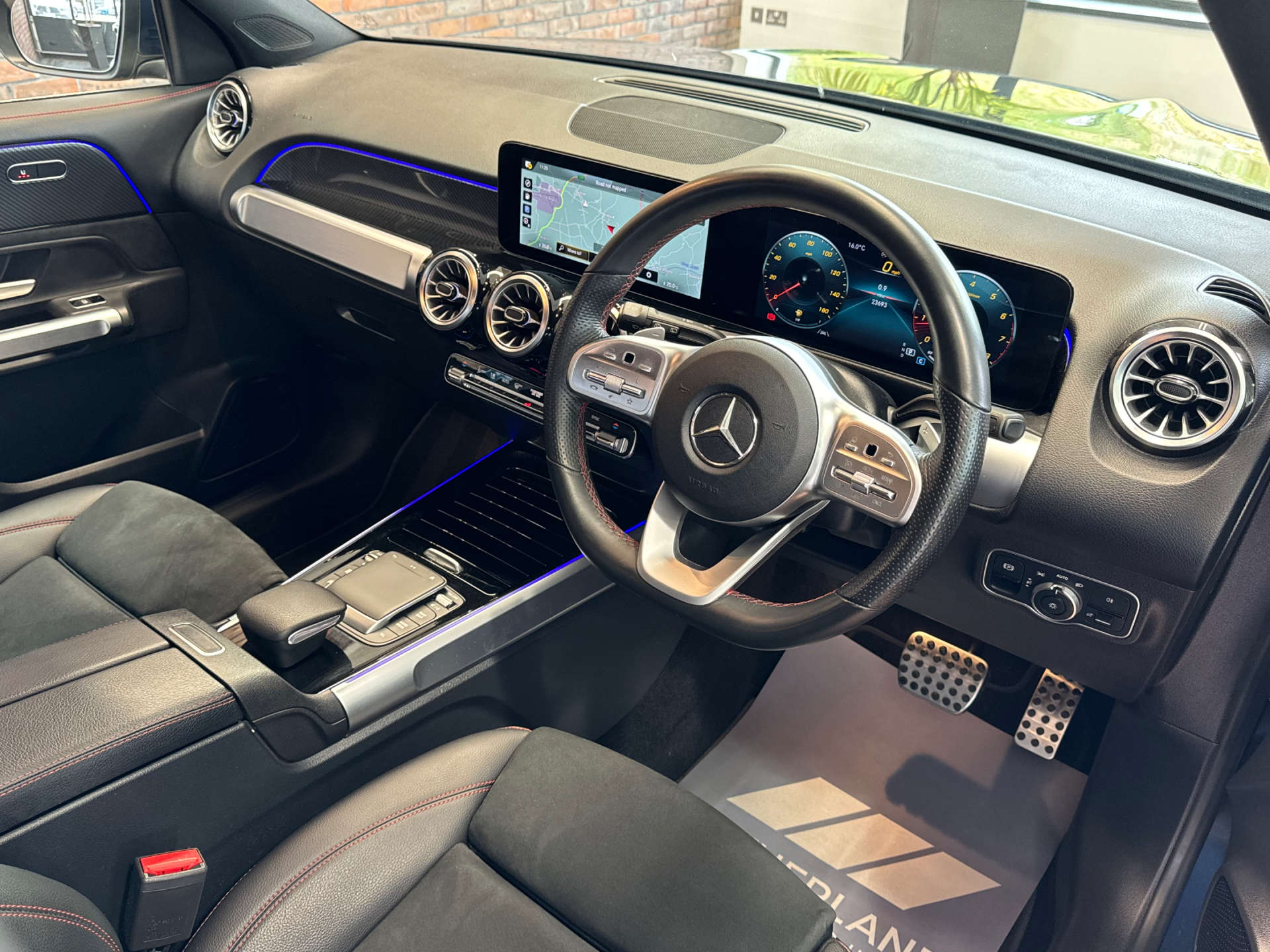 MERCEDES-BENZ GLB 1.3 GLB 200 AMG Line Premium Auto 5dr #25