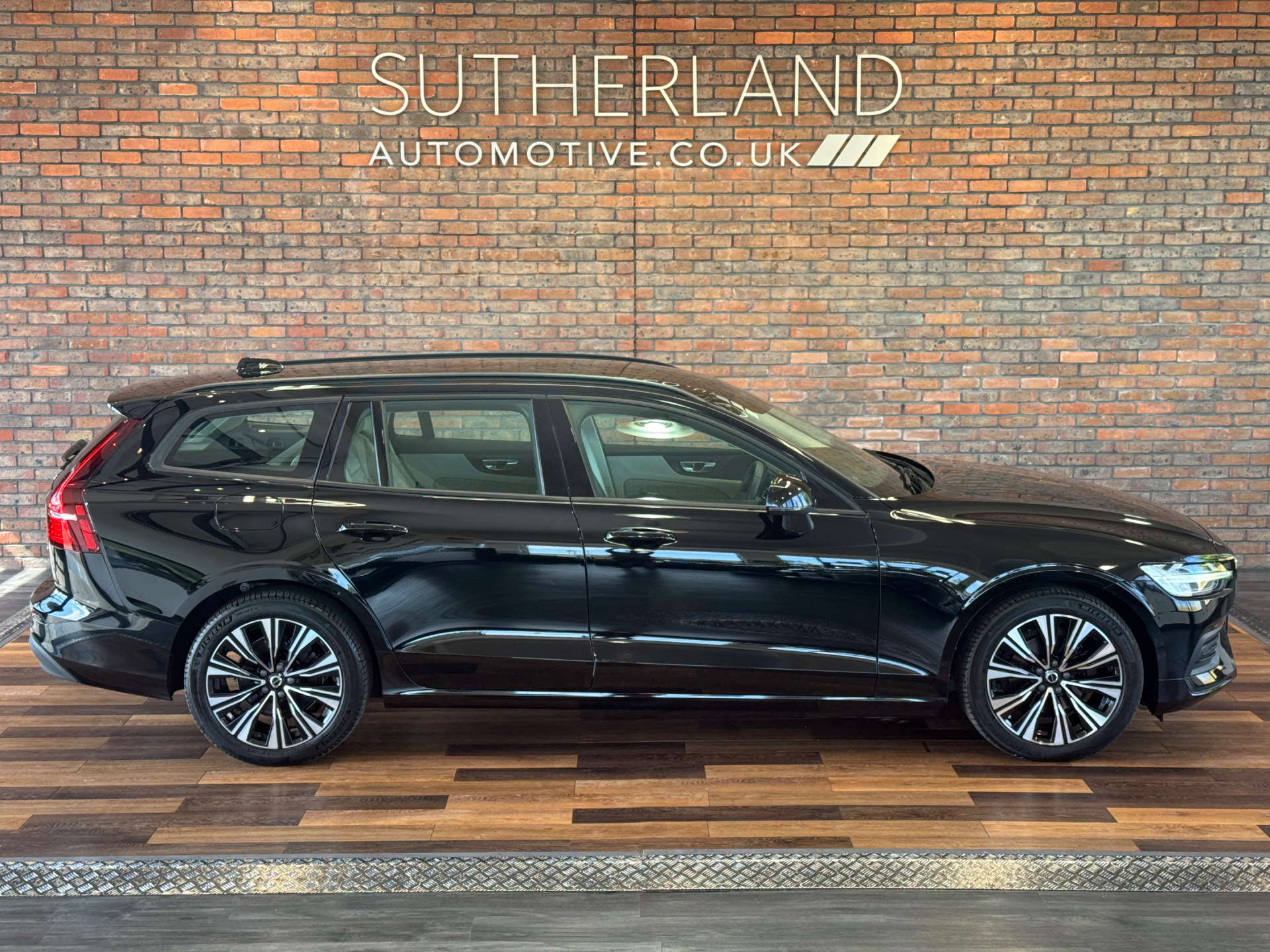 VOLVO V60 2.0 V60 Core B3 MHEV Auto 5dr #3