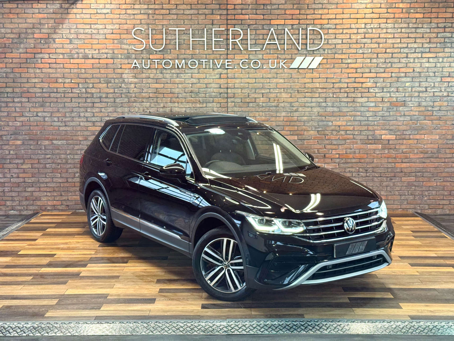 VOLKSWAGEN TIGUAN 2.0 Tiguan Allspace Elegance TDI Semi-Auto 5dr #1