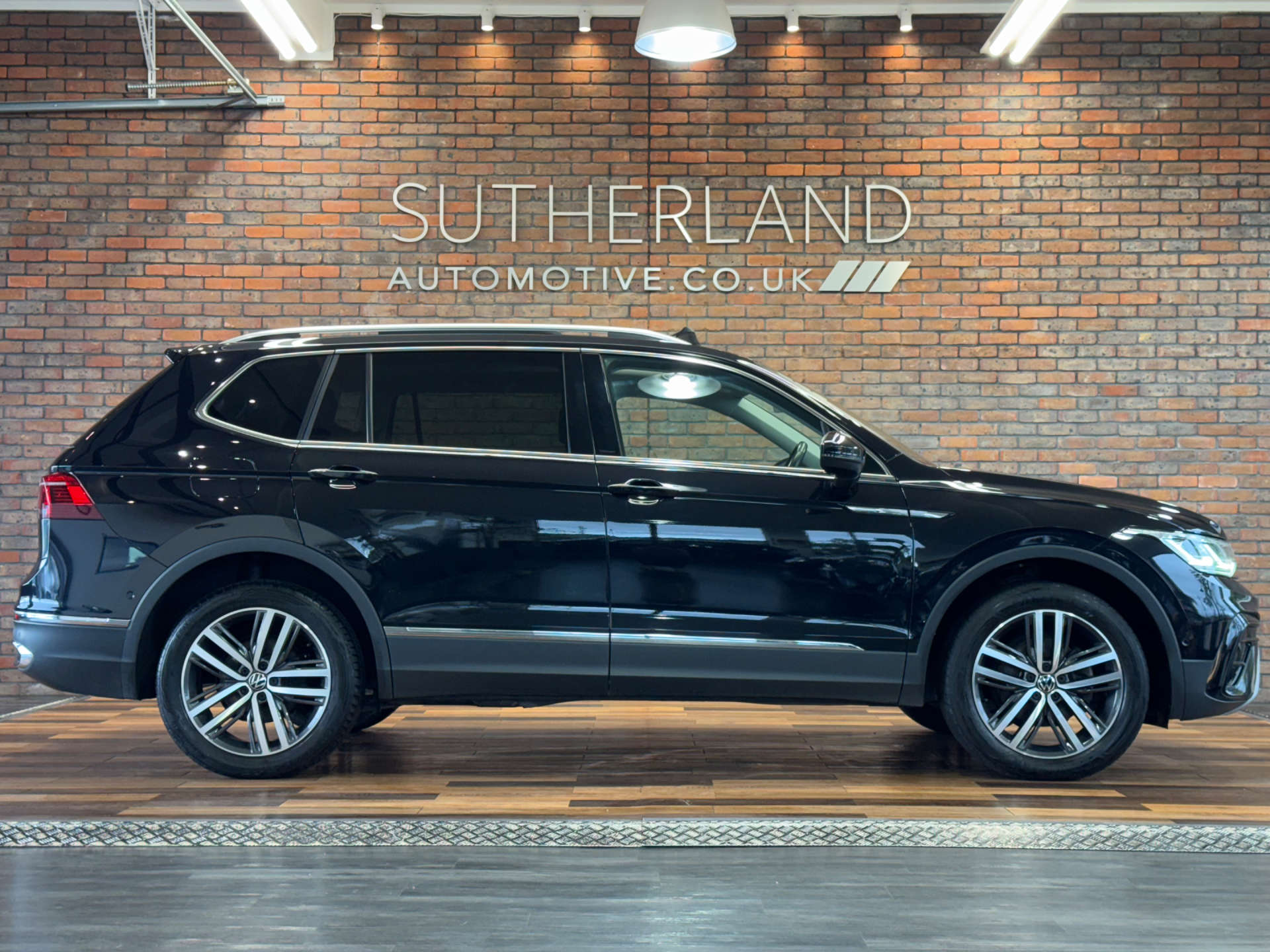 VOLKSWAGEN TIGUAN 2.0 Tiguan Allspace Elegance TDI Semi-Auto 5dr #2