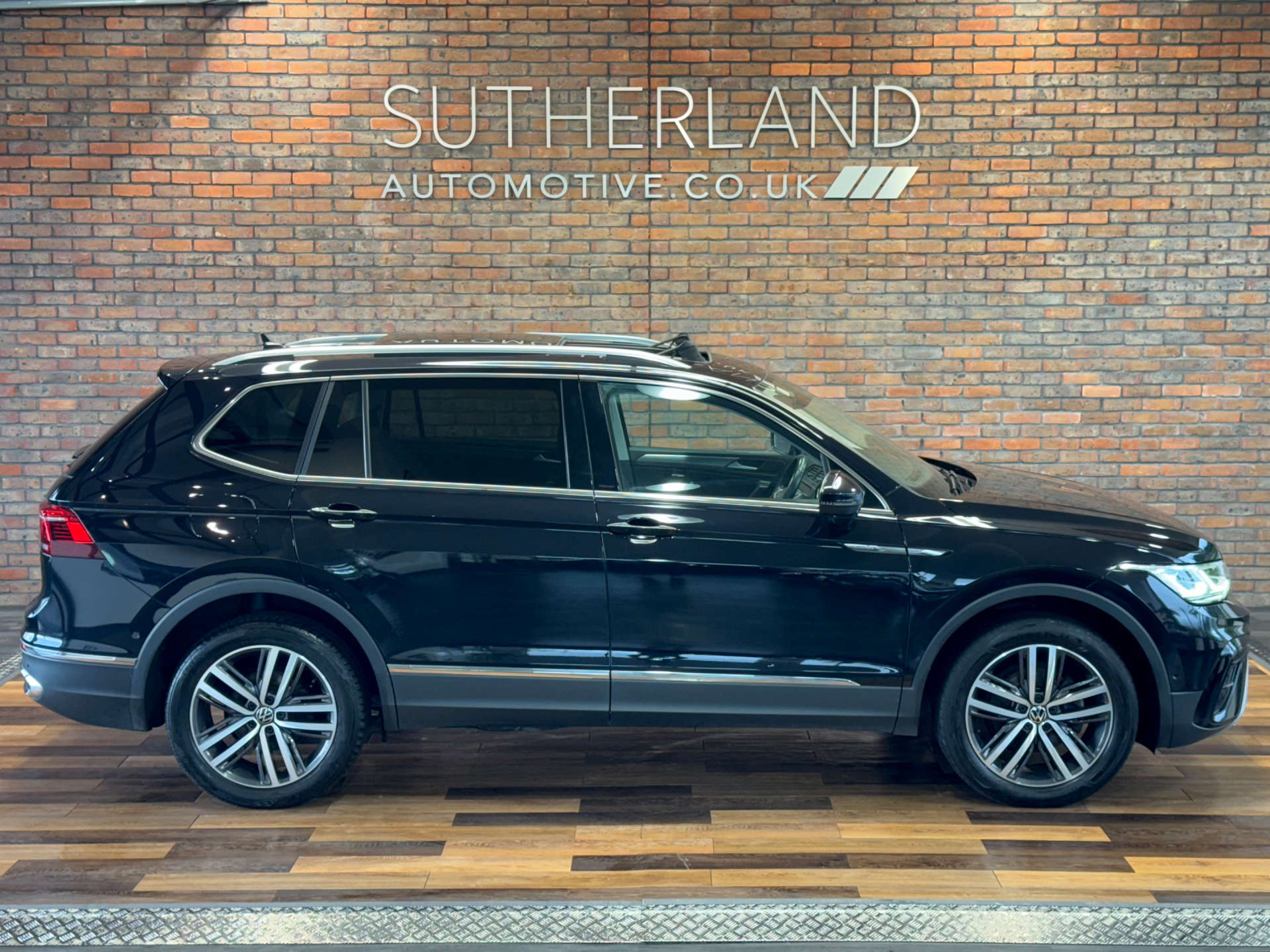 VOLKSWAGEN TIGUAN 2.0 Tiguan Allspace Elegance TDI Semi-Auto 5dr #3