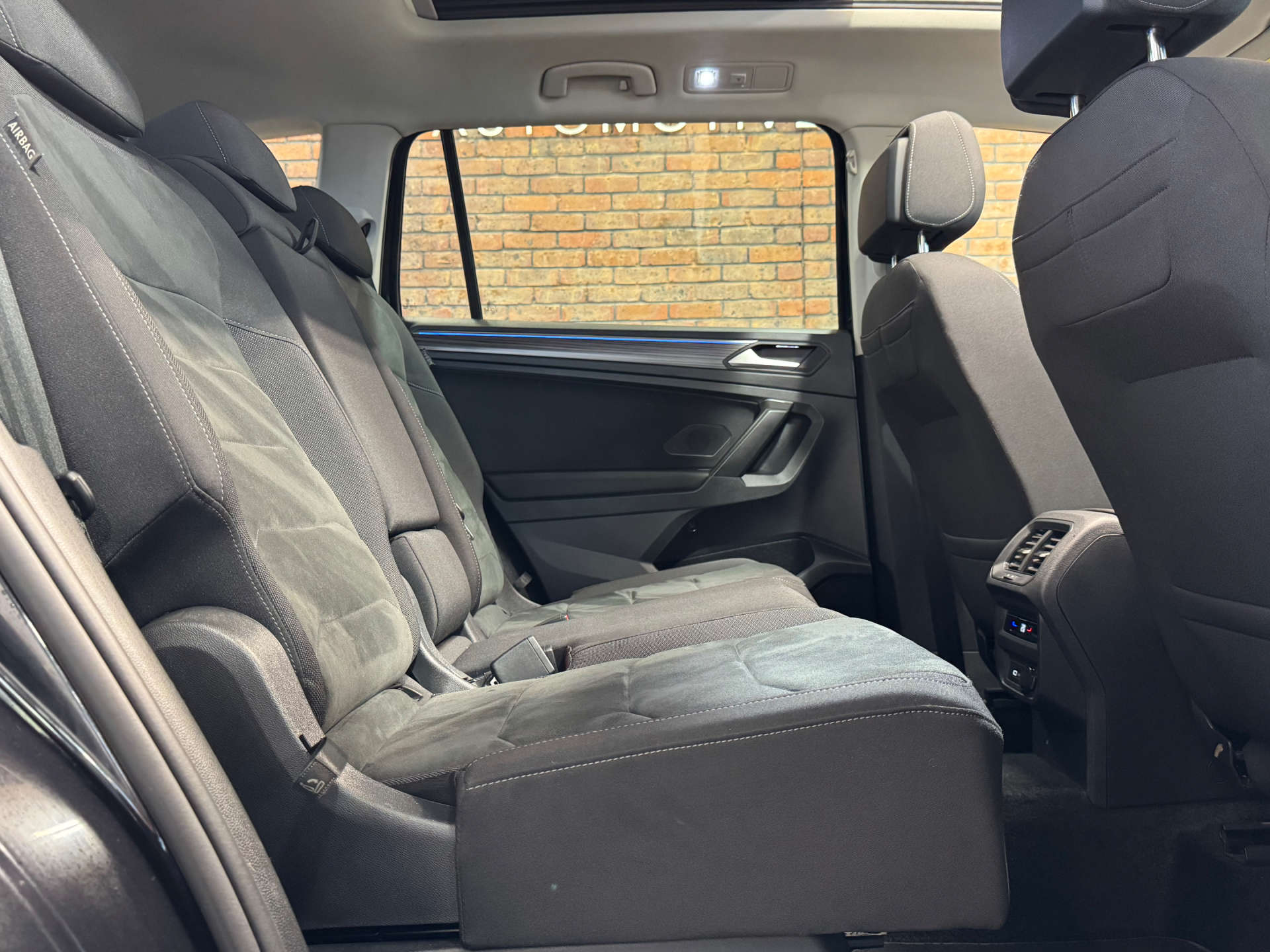 VOLKSWAGEN TIGUAN 2.0 Tiguan Allspace Elegance TDI Semi-Auto 5dr #24