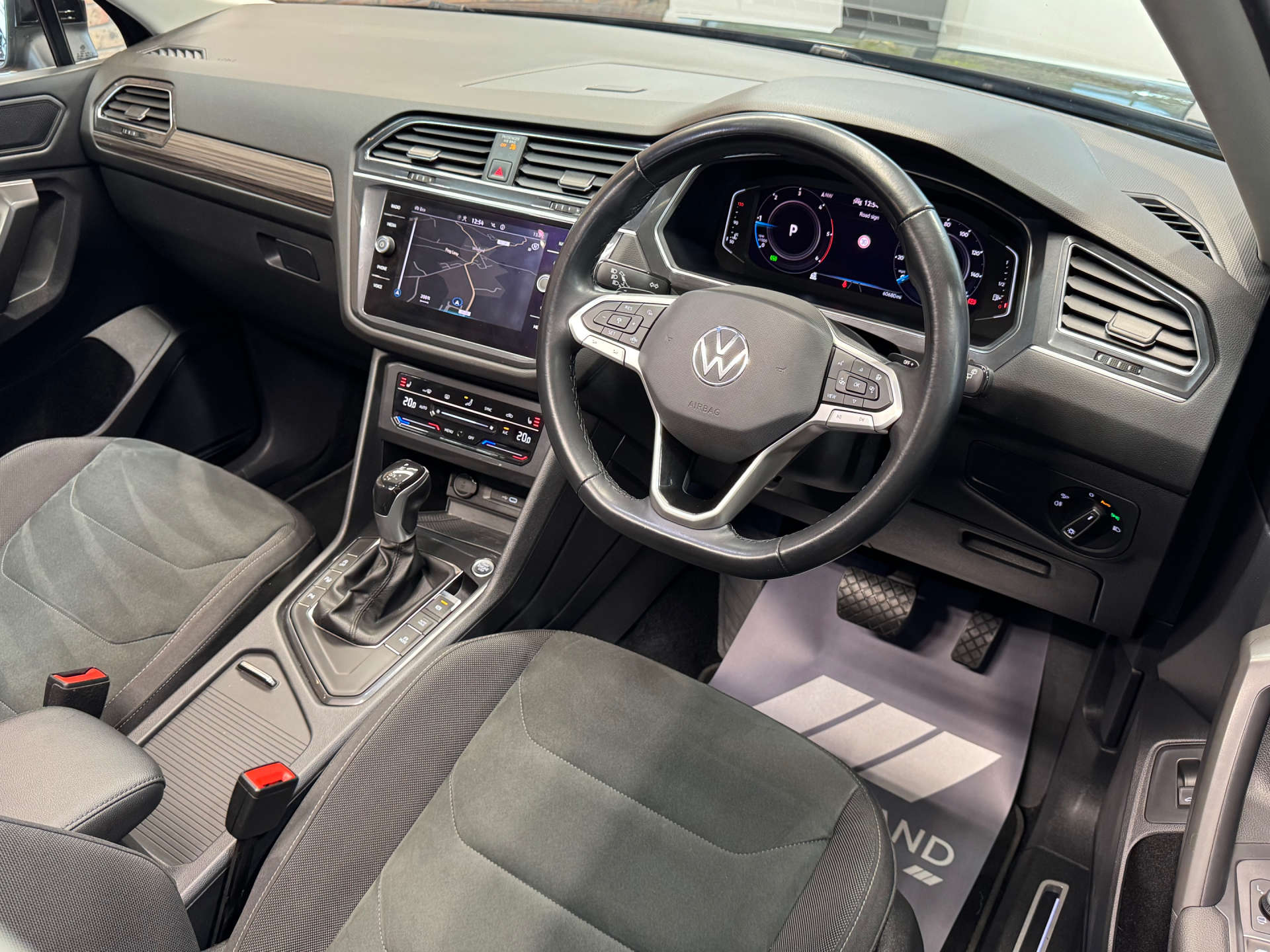 VOLKSWAGEN TIGUAN 2.0 Tiguan Allspace Elegance TDI Semi-Auto 5dr #26