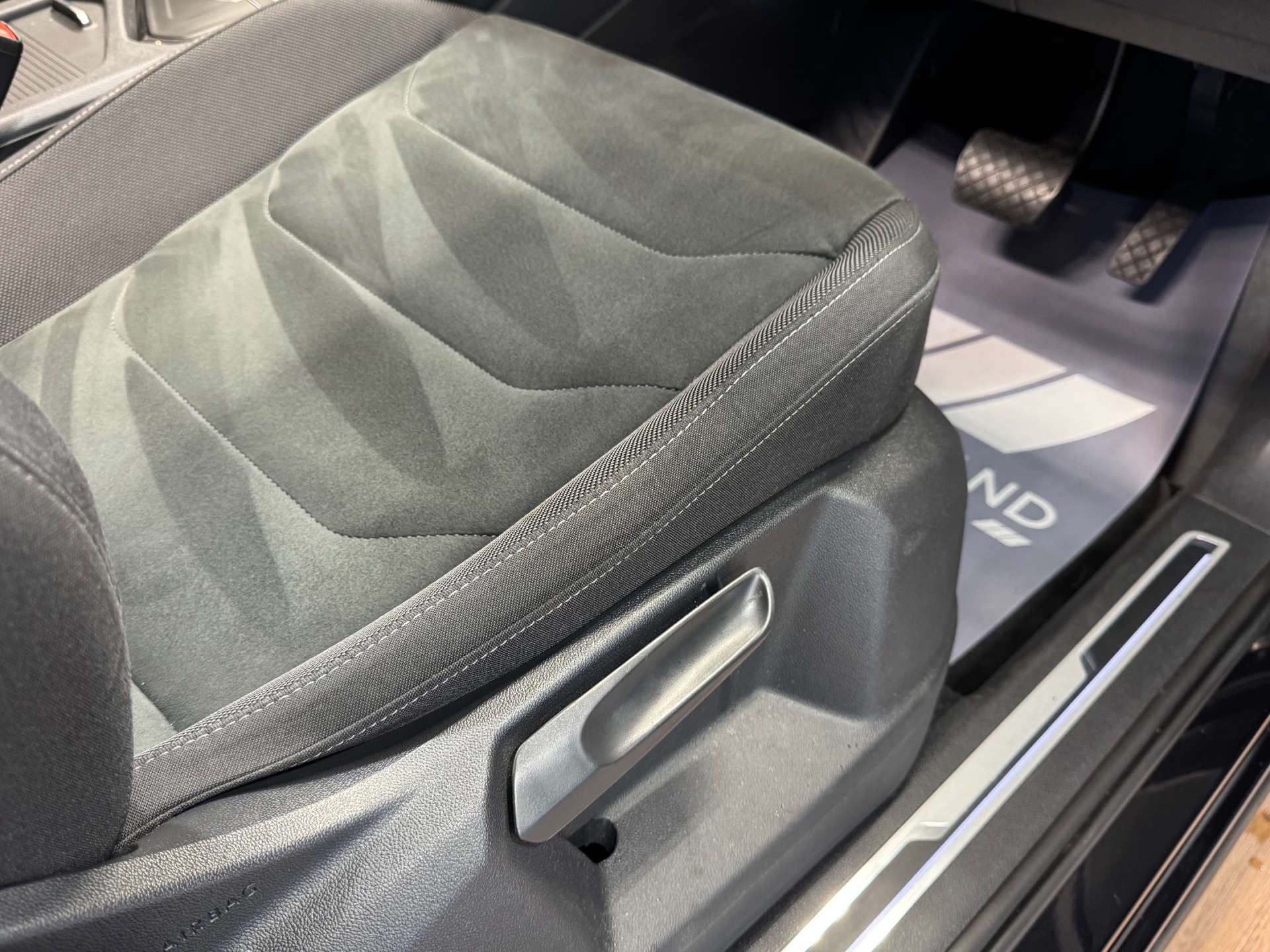 VOLKSWAGEN TIGUAN 2.0 Tiguan Allspace Elegance TDI Semi-Auto 5dr #29