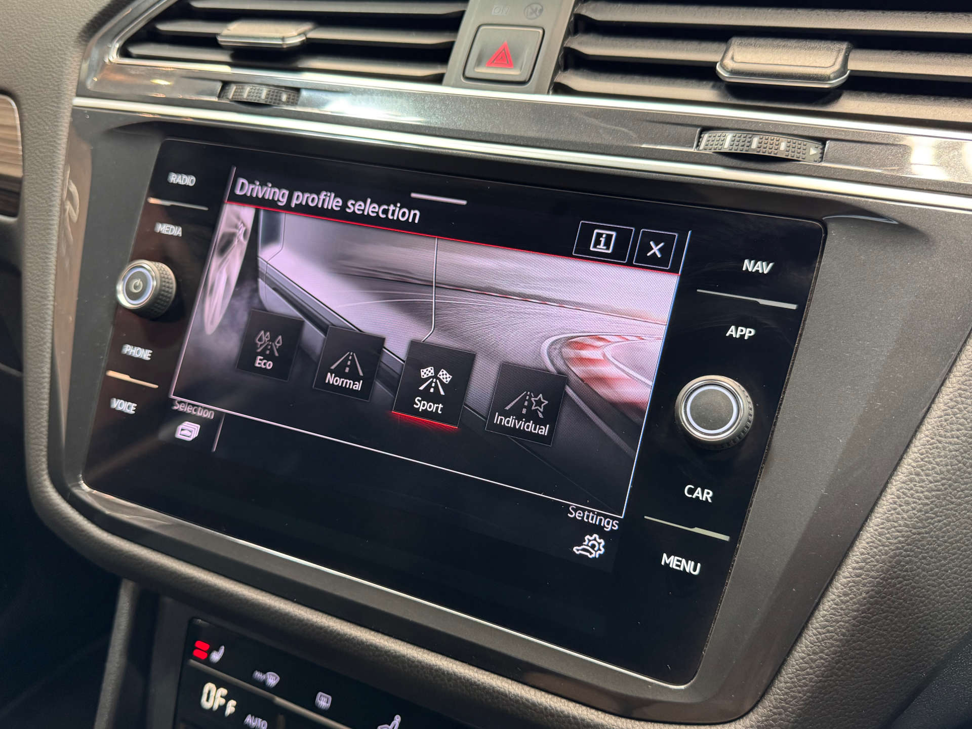 VOLKSWAGEN TIGUAN 2.0 Tiguan Allspace Elegance TDI Semi-Auto 5dr #39