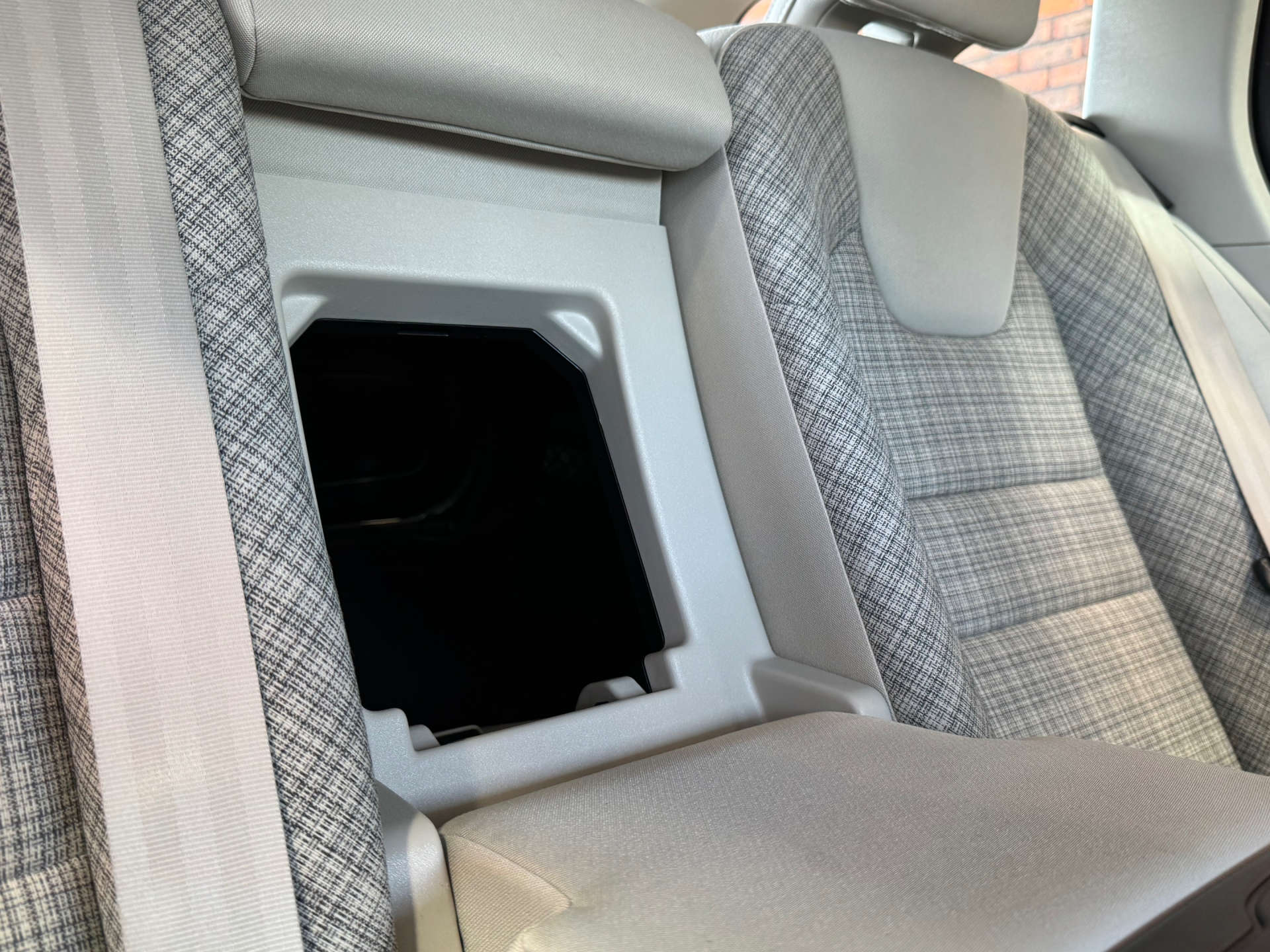 VOLVO V60 2.0 V60 Core B3 MHEV Auto 5dr #24