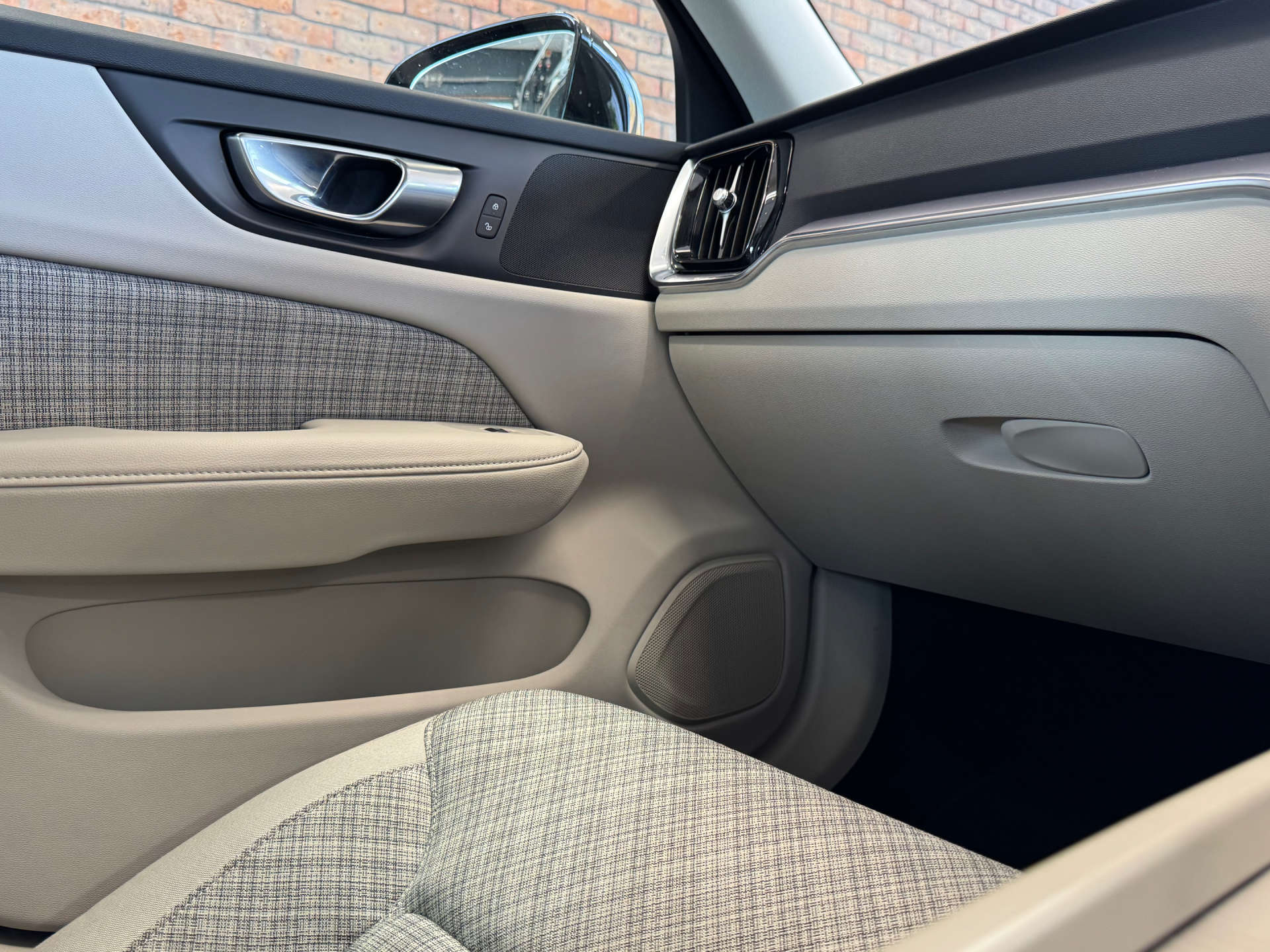 VOLVO V60 2.0 V60 Core B3 MHEV Auto 5dr #42