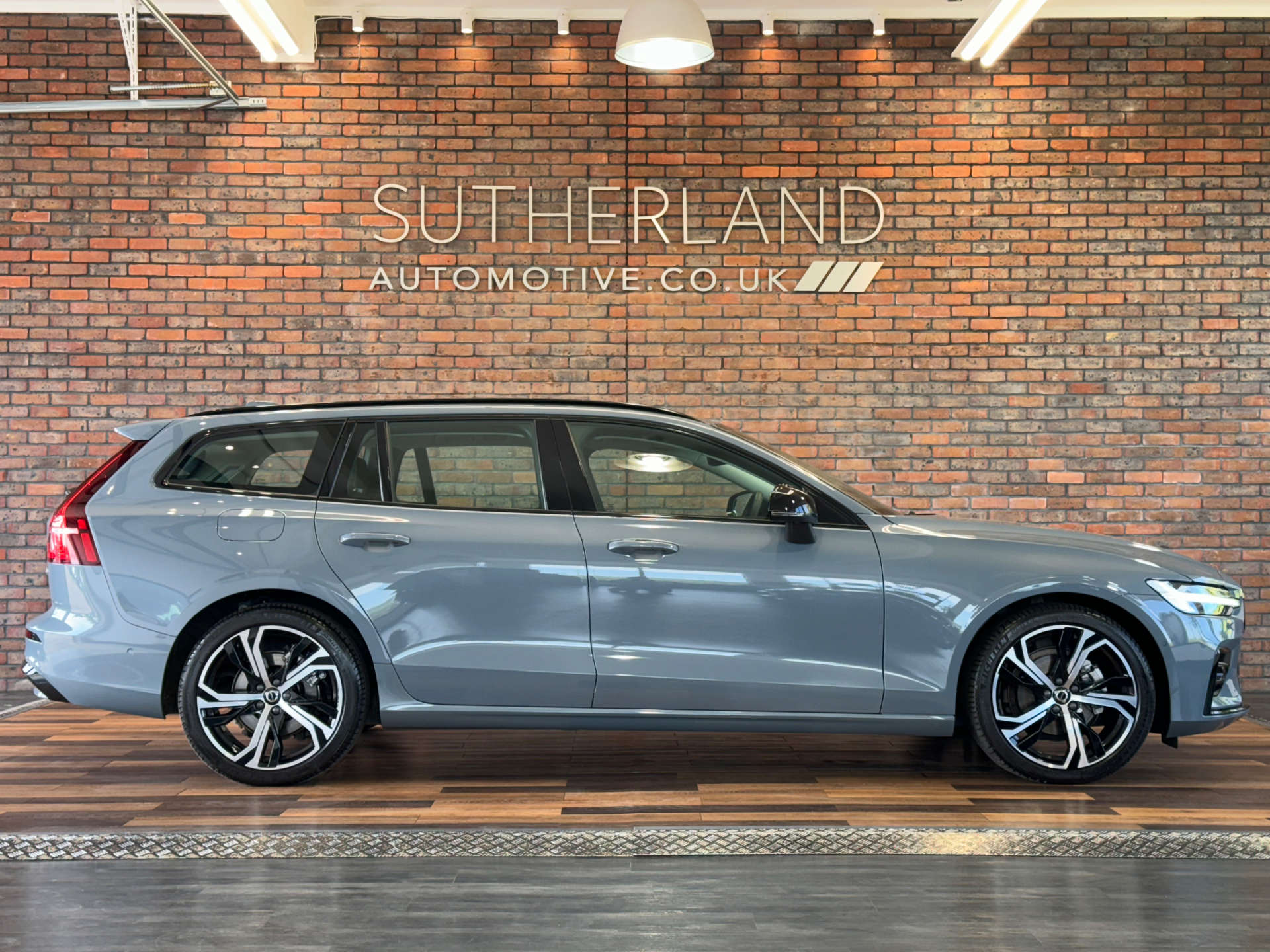 VOLVO V60 2.0 V60 + B3 MHEV Auto 5dr #2