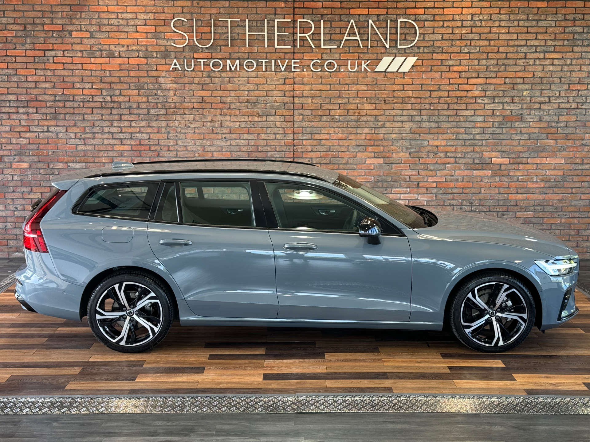 VOLVO V60 2.0 V60 + B3 MHEV Auto 5dr #3