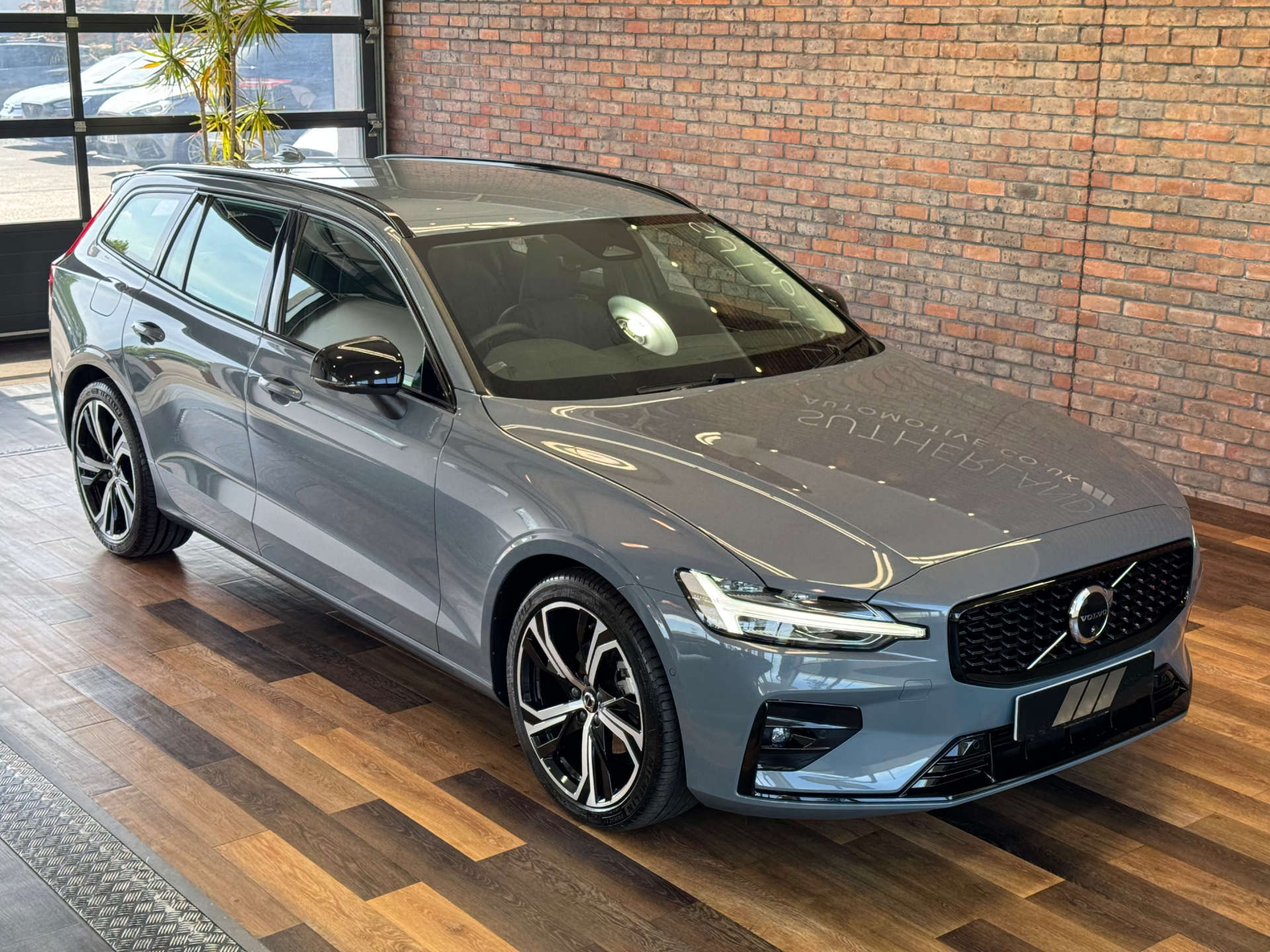 VOLVO V60 2.0 V60 + B3 MHEV Auto 5dr #5