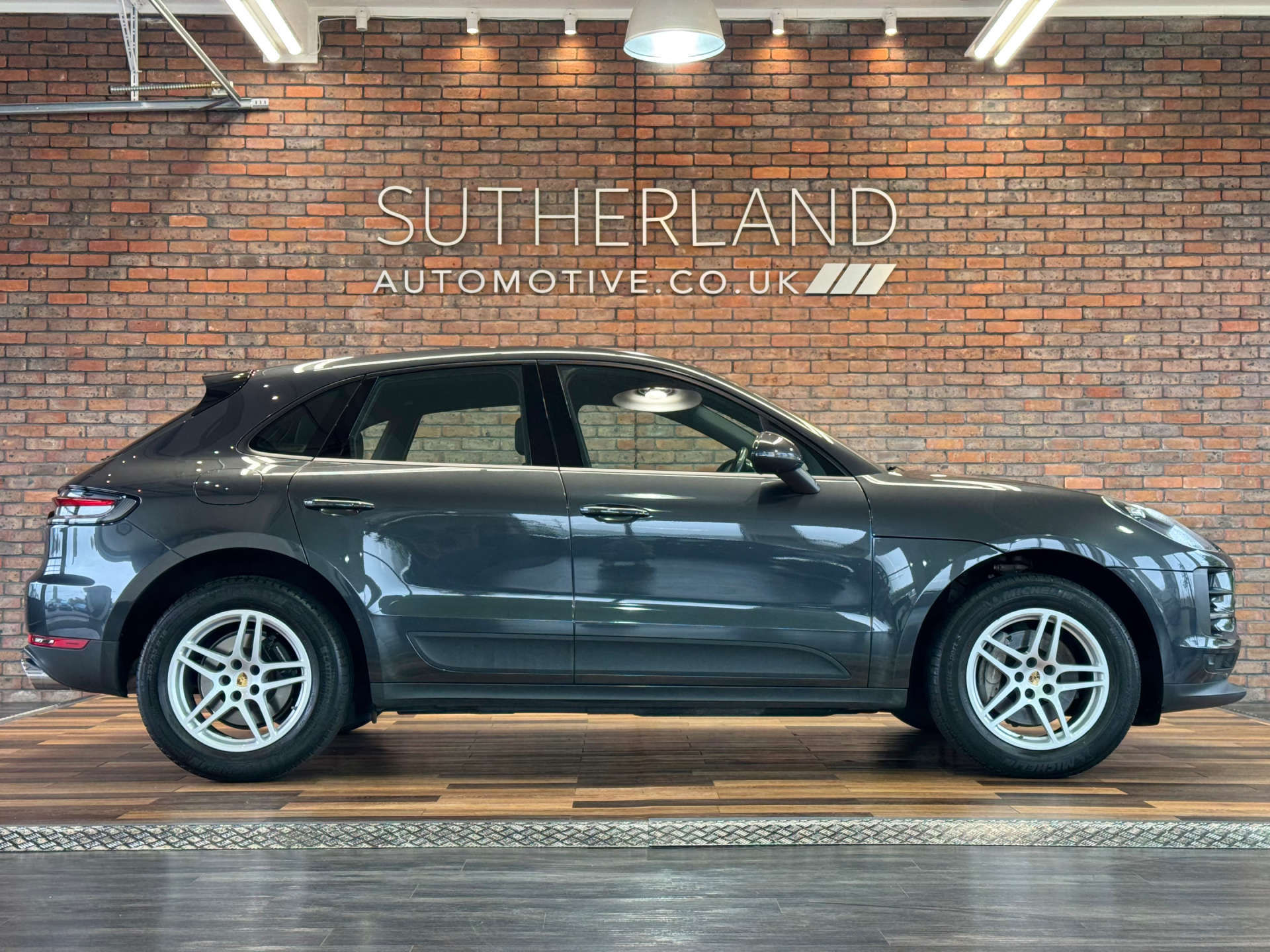 PORSCHE MACAN 2.0 Macan Semi-Auto 4WD 5dr #2