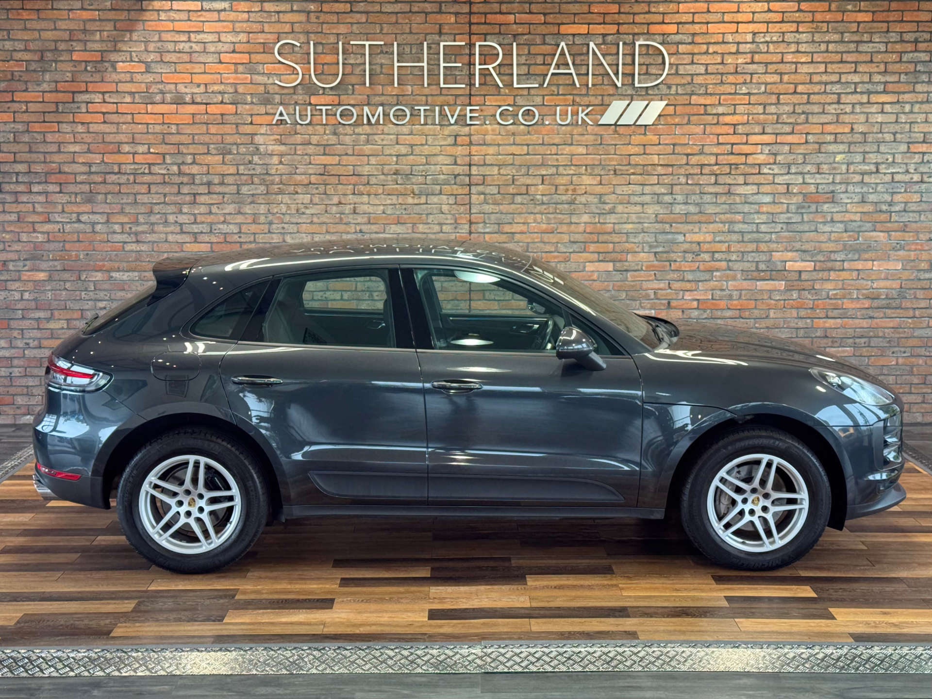 PORSCHE MACAN 2.0 Macan Semi-Auto 4WD 5dr #3