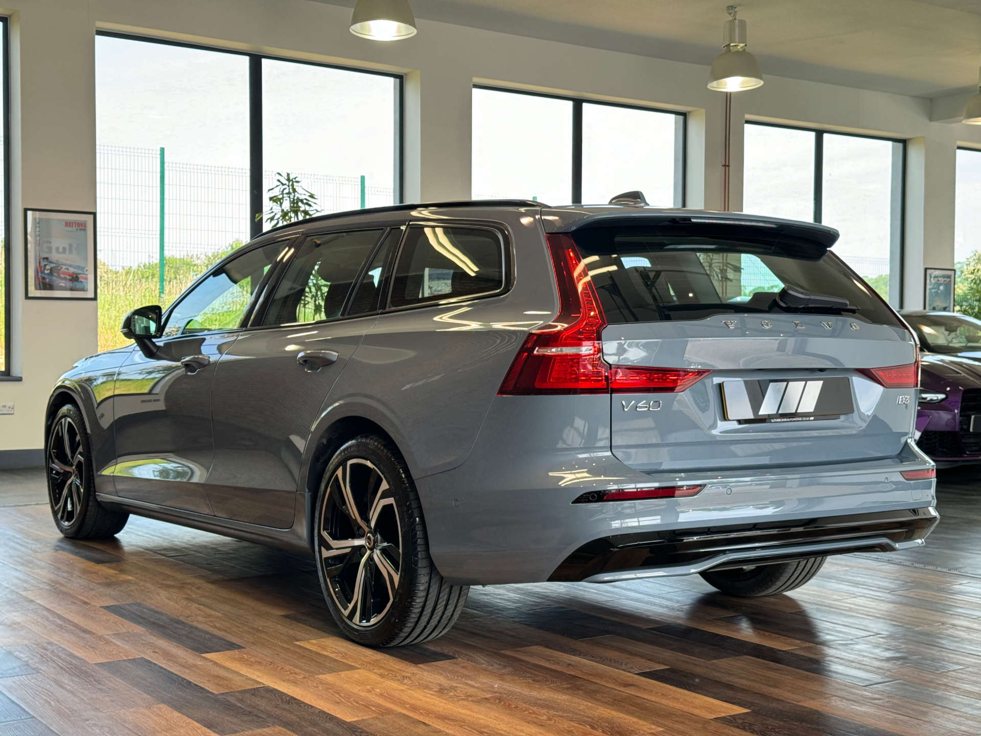 VOLVO V60 2.0 V60 + B3 MHEV Auto 5dr #9