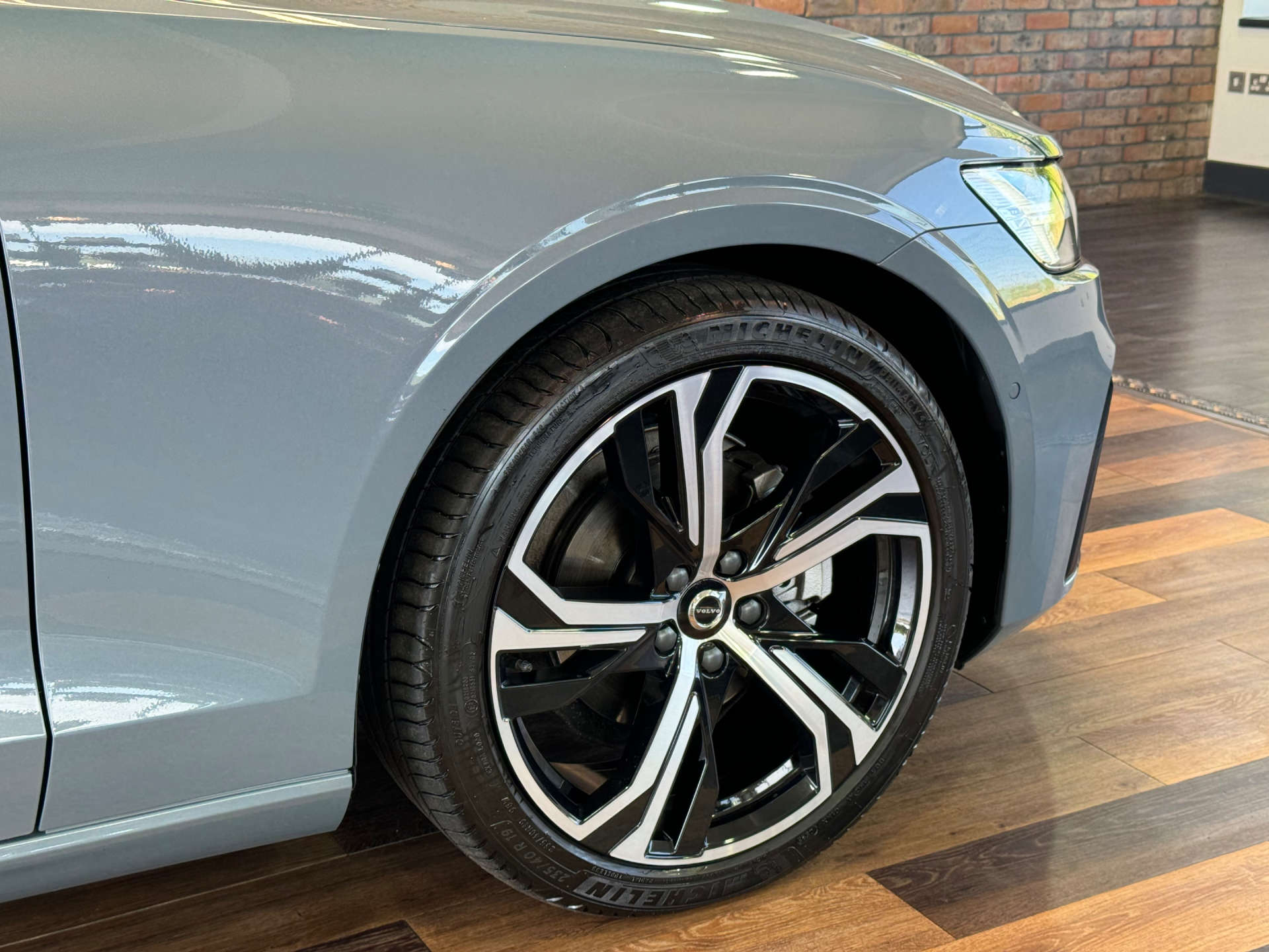 VOLVO V60 2.0 V60 + B3 MHEV Auto 5dr #16