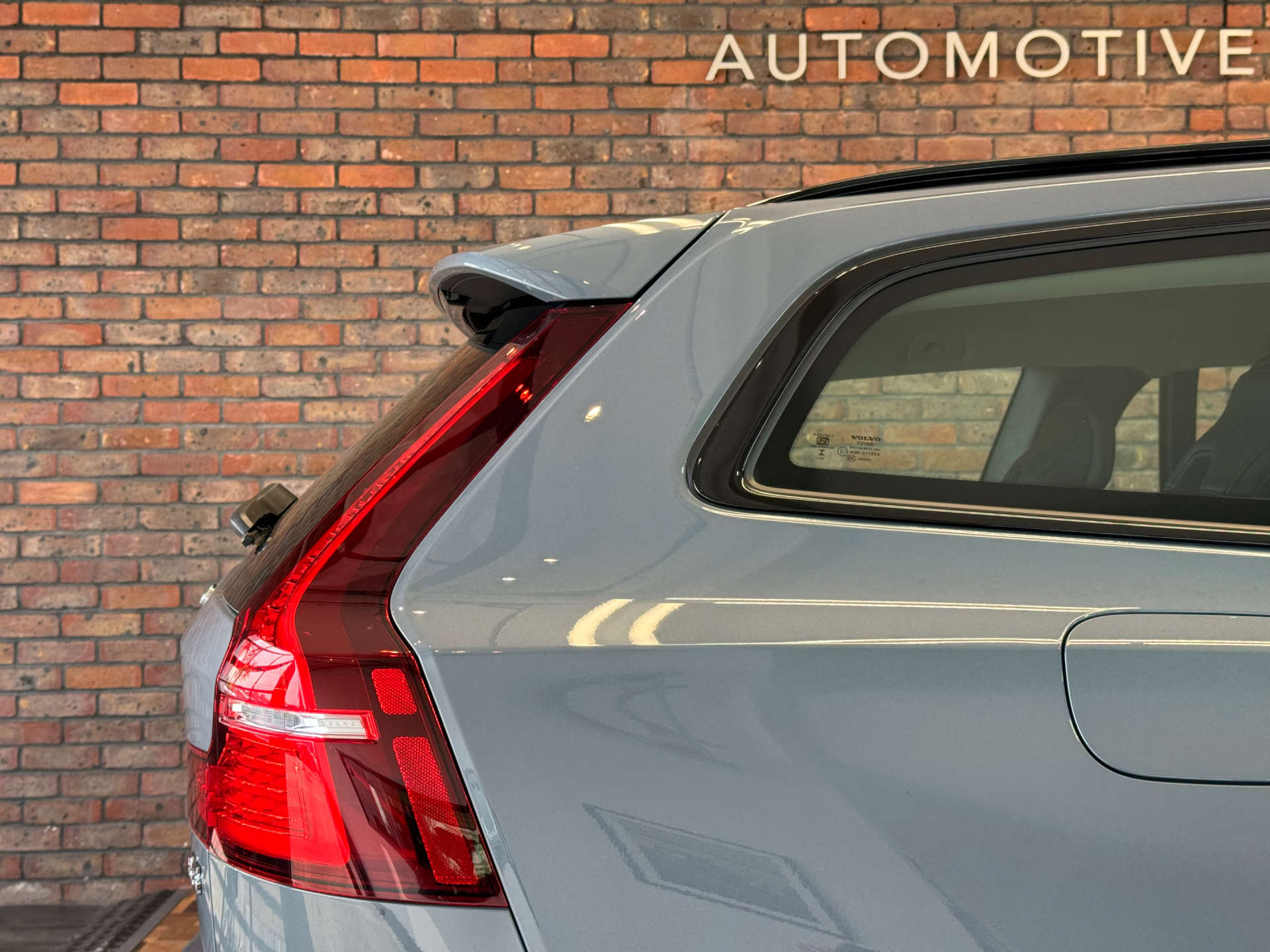 VOLVO V60 2.0 V60 + B3 MHEV Auto 5dr #20
