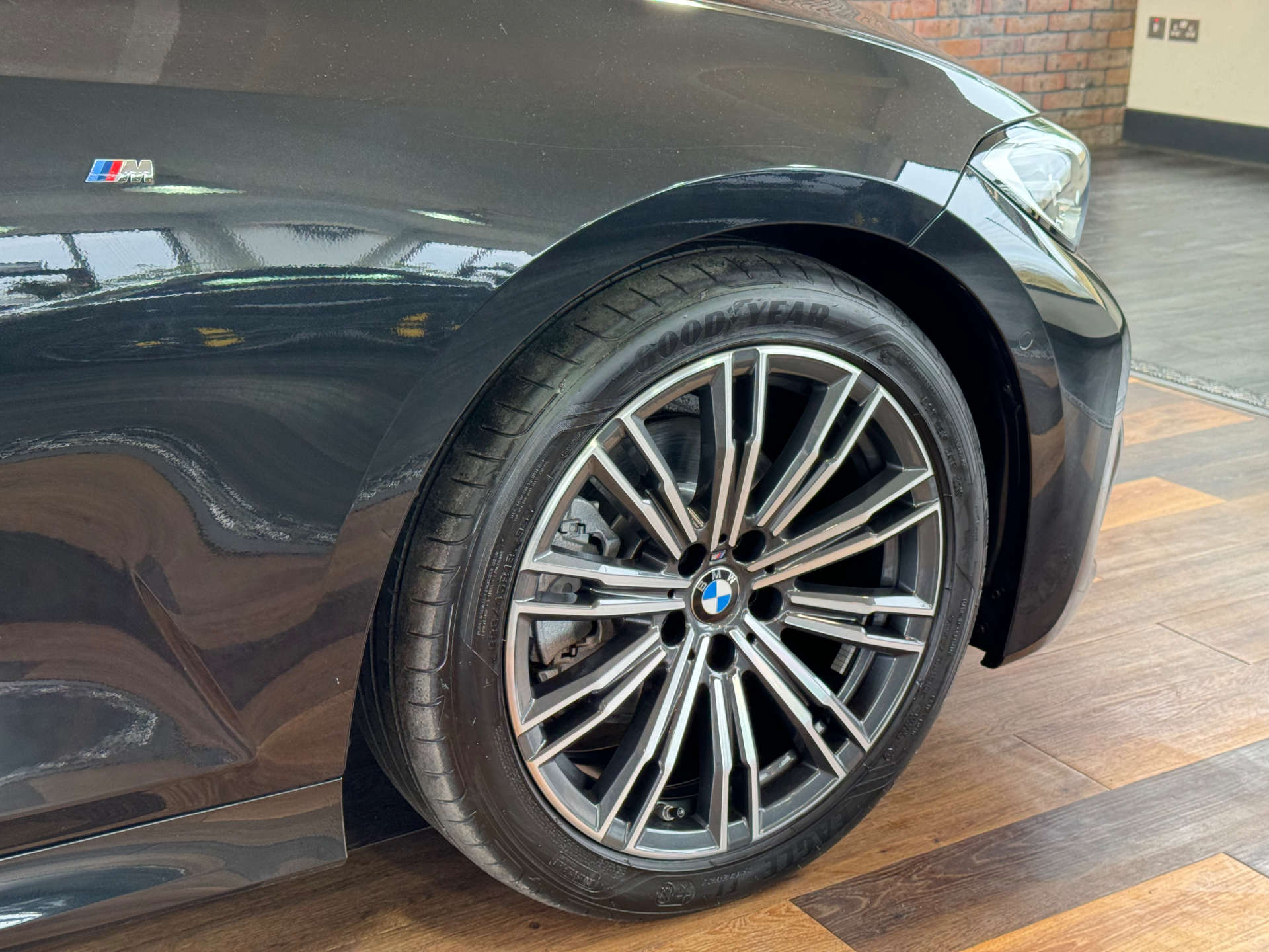 BMW 3 SERIES 2.0 320d M Sport Auto 5dr #23