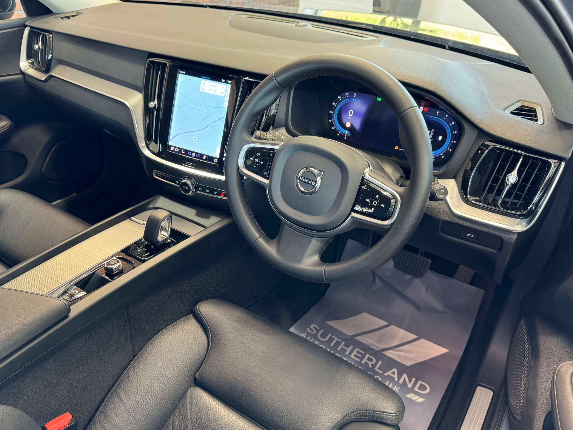 VOLVO V60 2.0 V60 + B3 MHEV Auto 5dr #32