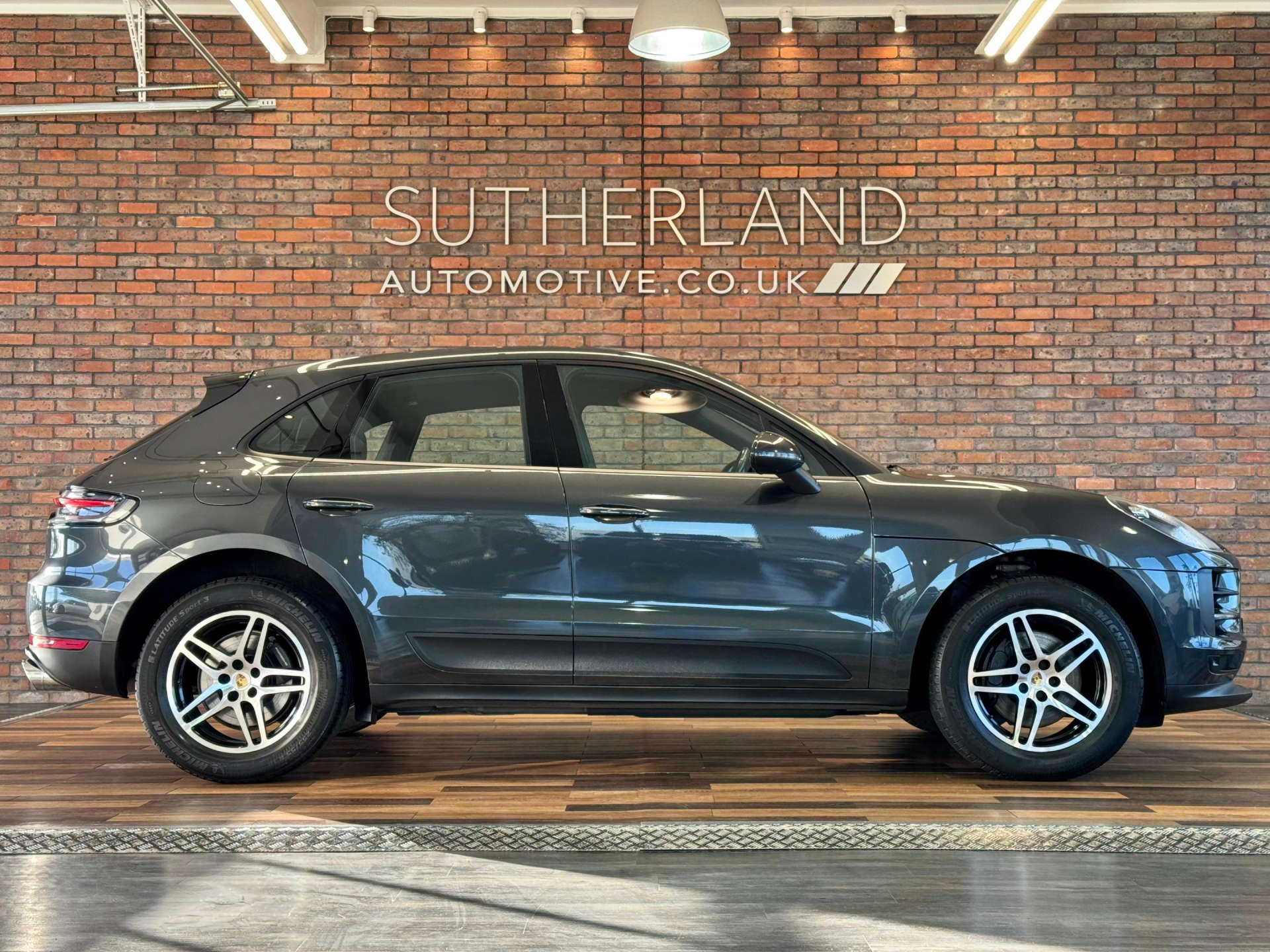 PORSCHE MACAN 2.0 Macan Semi-Auto 4WD 5dr #2