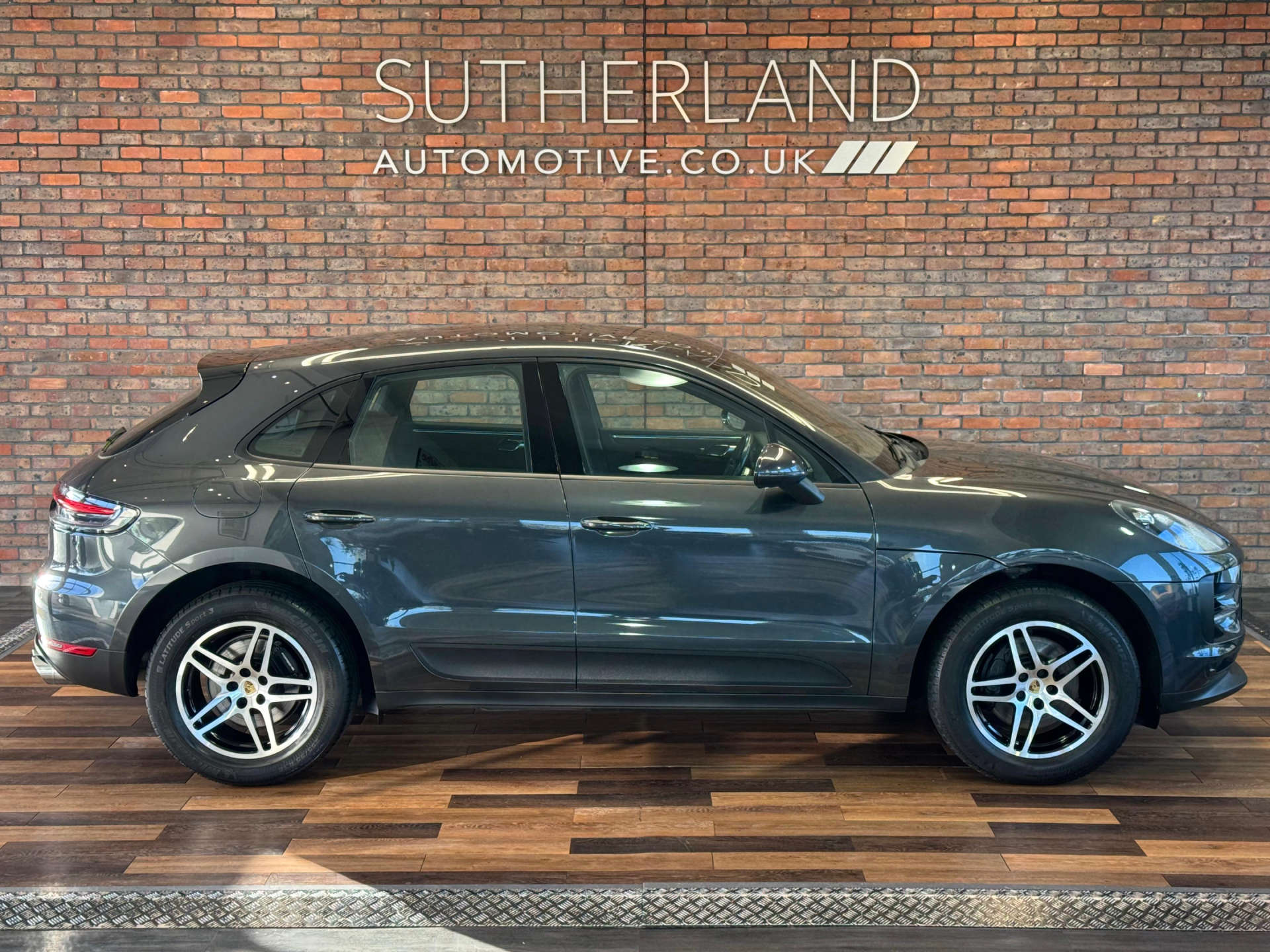 PORSCHE MACAN 2.0 Macan Semi-Auto 4WD 5dr #3