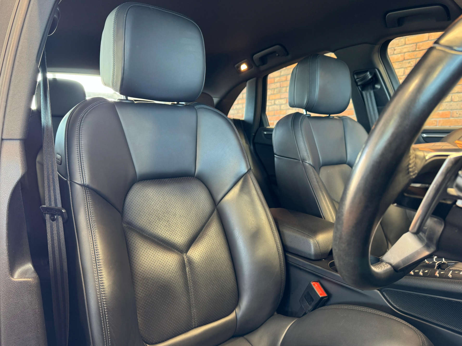 PORSCHE MACAN 2.0 Macan Semi-Auto 4WD 5dr #26