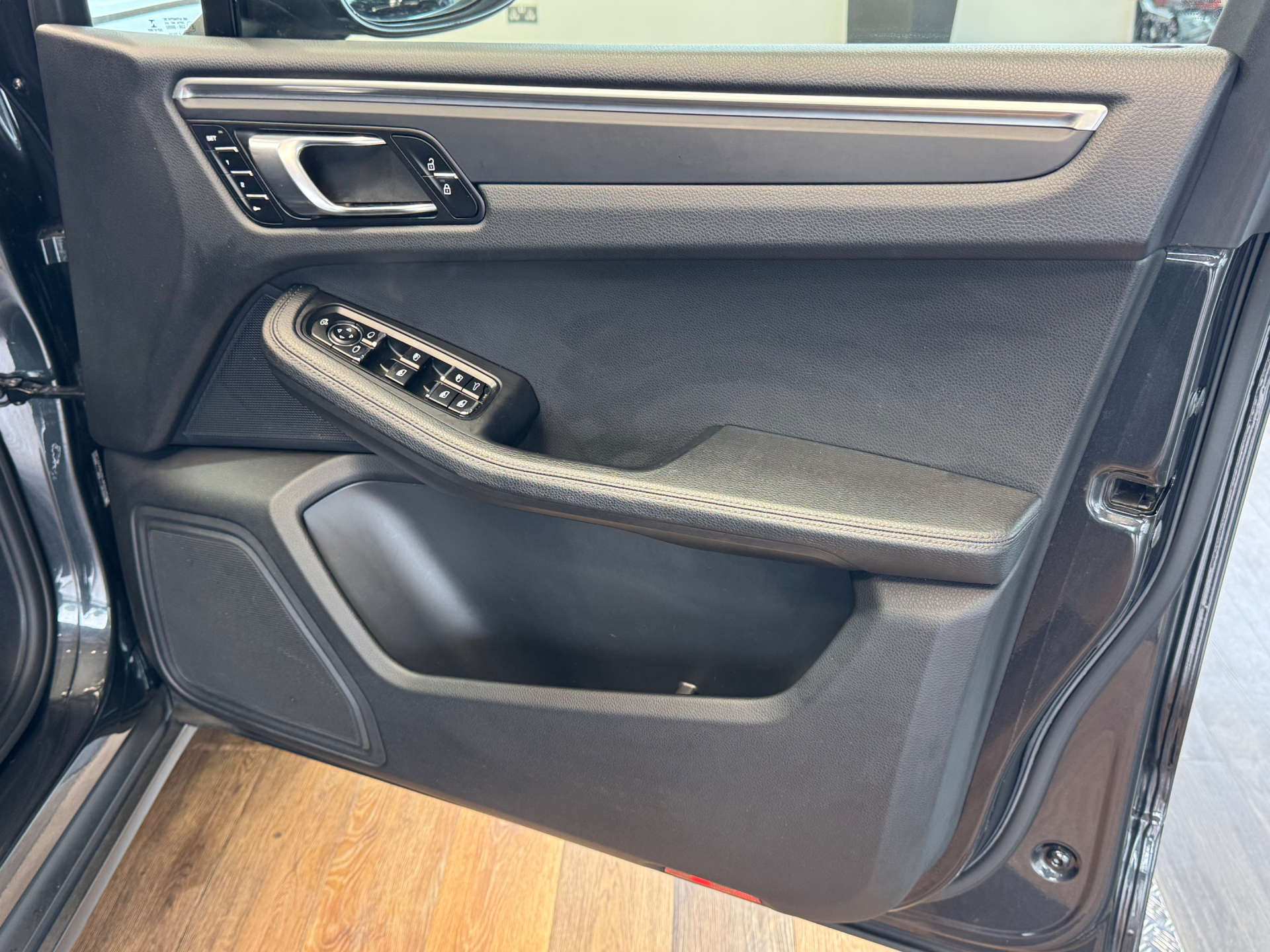 PORSCHE MACAN 2.0 Macan Semi-Auto 4WD 5dr #25