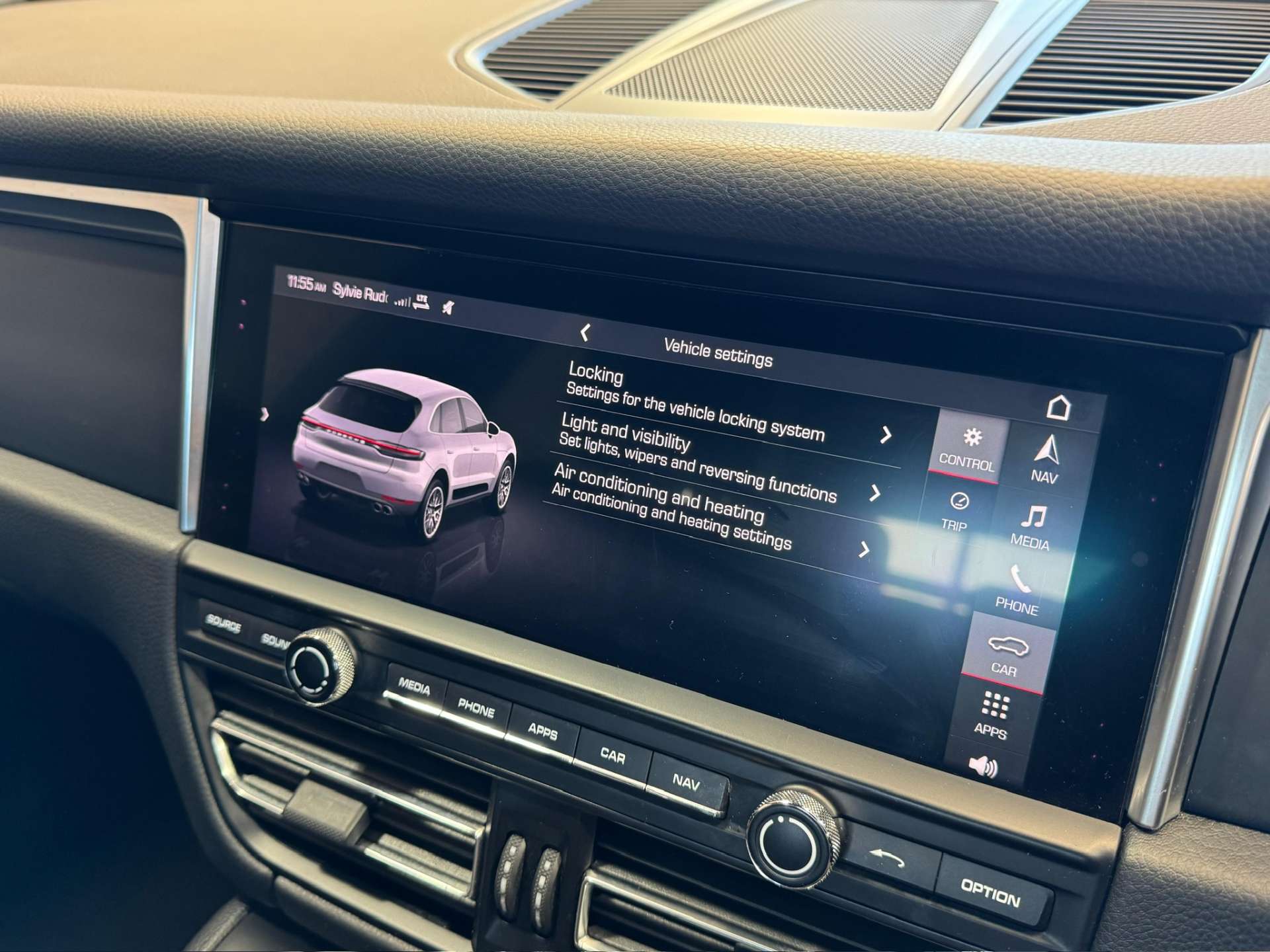 PORSCHE MACAN 2.0 Macan Semi-Auto 4WD 5dr #33