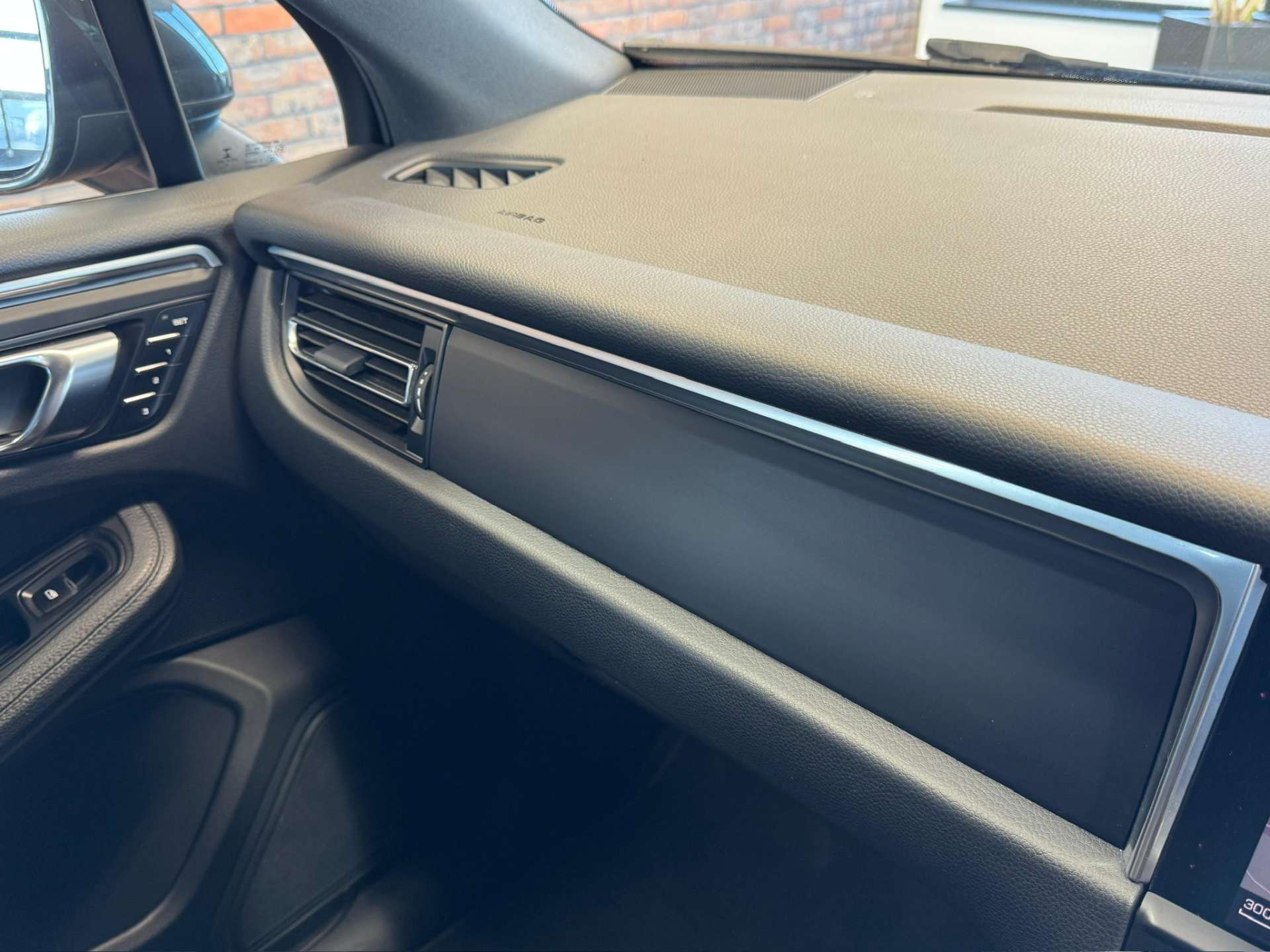 PORSCHE MACAN 2.0 Macan Semi-Auto 4WD 5dr #38