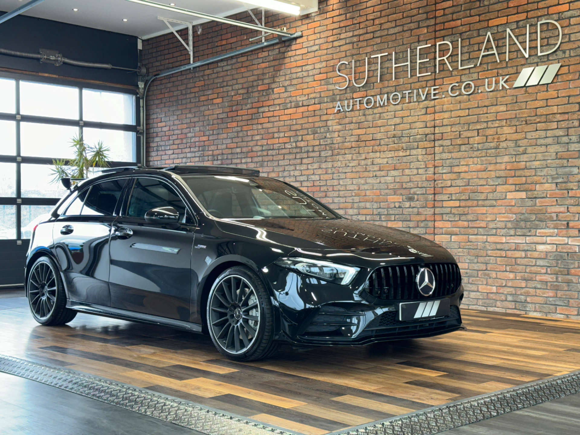 MERCEDES-BENZ A-CLASS 2.0 AMG A 35 4Matic Premium+ Auto 4WD 5dr #4