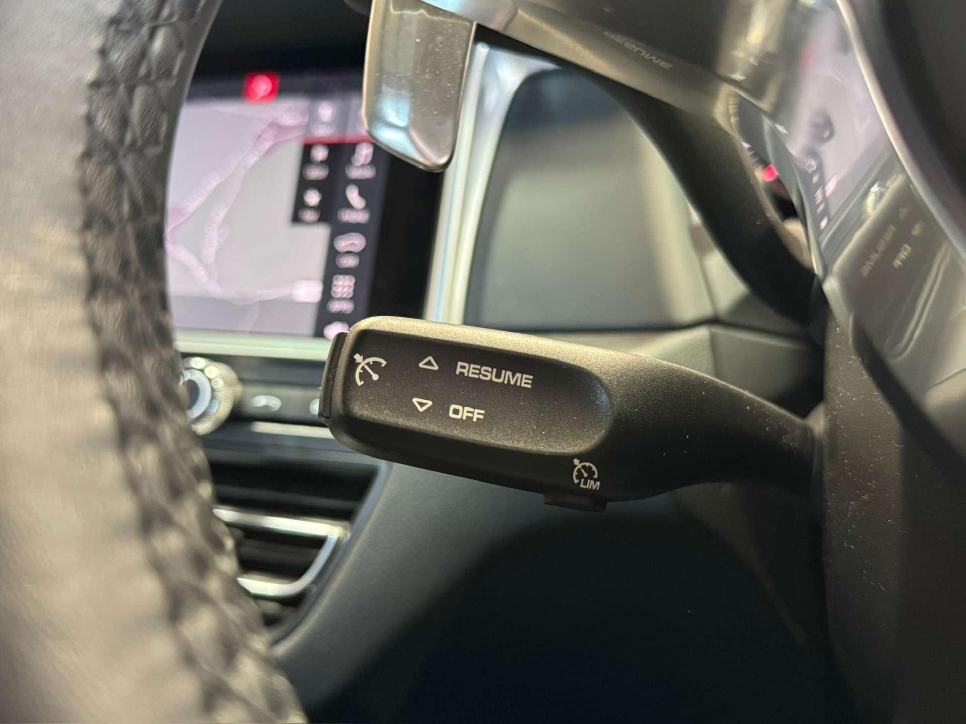 PORSCHE MACAN 2.0 Macan Semi-Auto 4WD 5dr #41