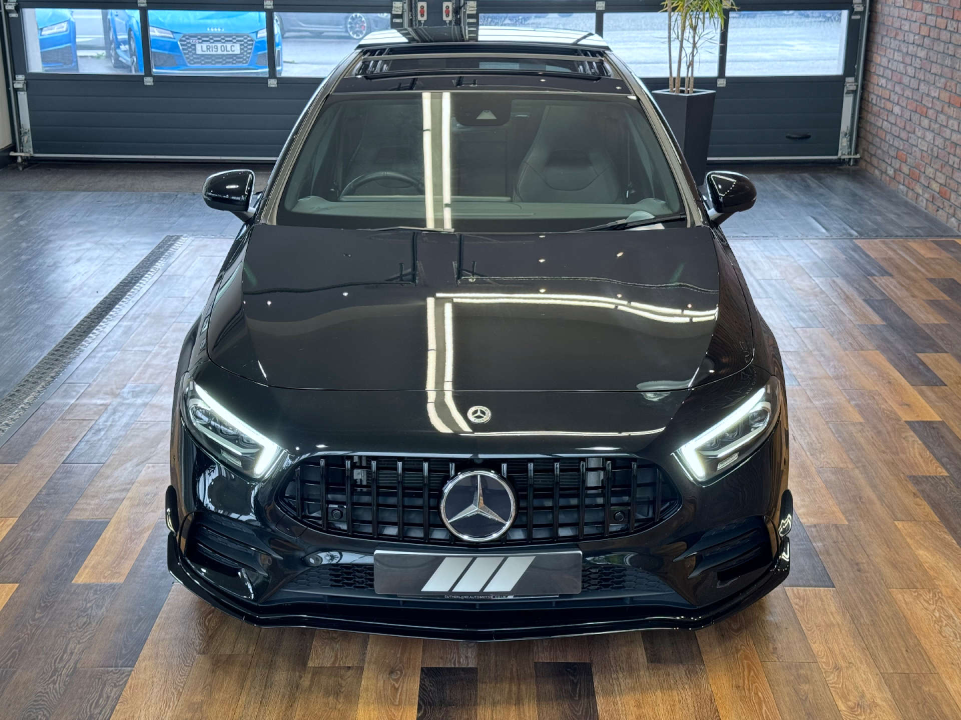 MERCEDES-BENZ A-CLASS 2.0 AMG A 35 4Matic Premium+ Auto 4WD 5dr #10
