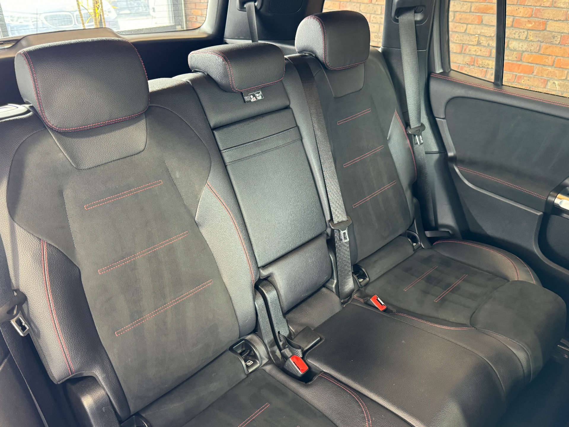 MERCEDES-BENZ GLB 2.0 GLB 200 AMG Line Premium D Auto 5dr #29