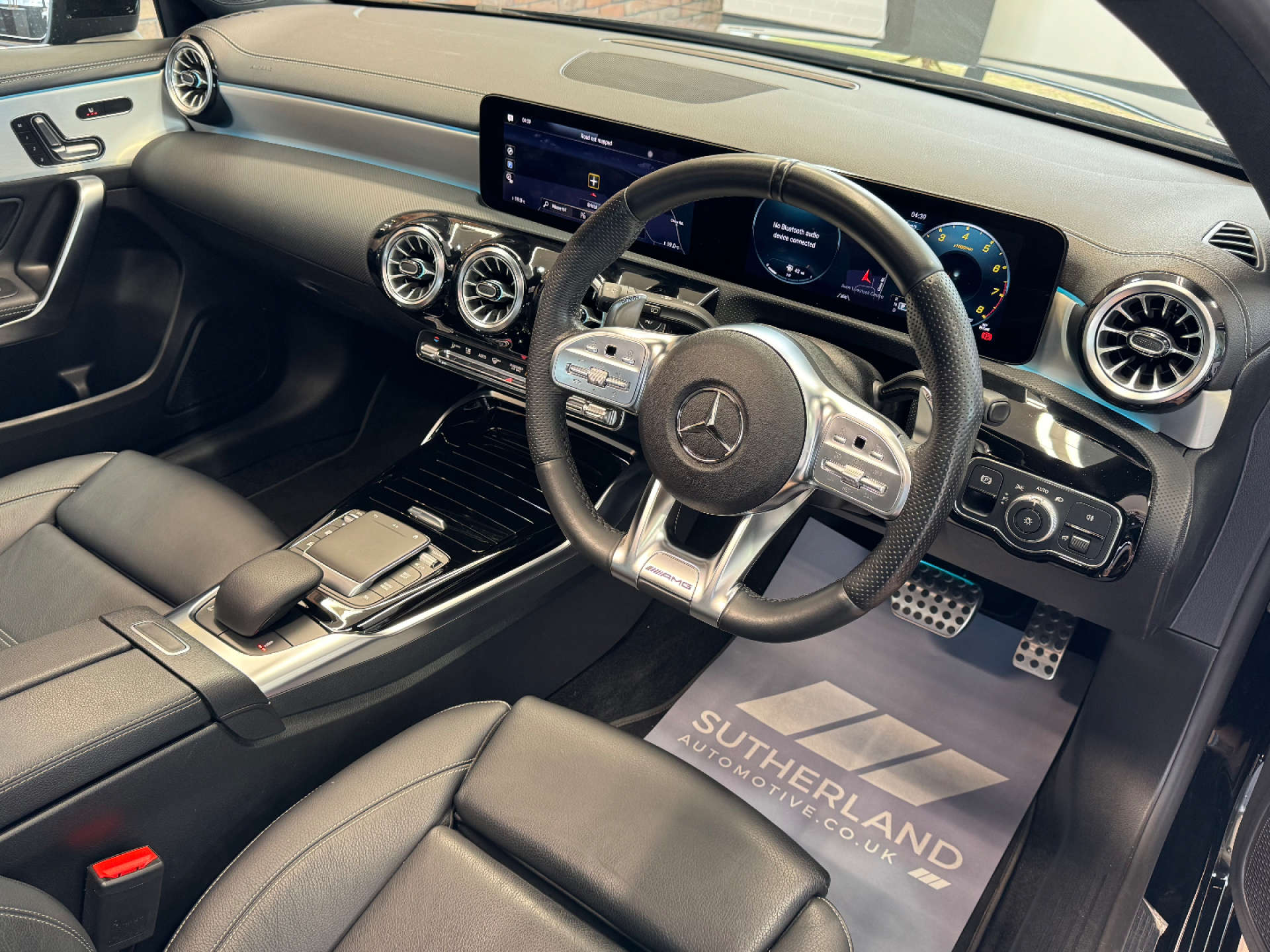 MERCEDES-BENZ A-CLASS 2.0 AMG A 35 4Matic Premium+ Auto 4WD 5dr #25